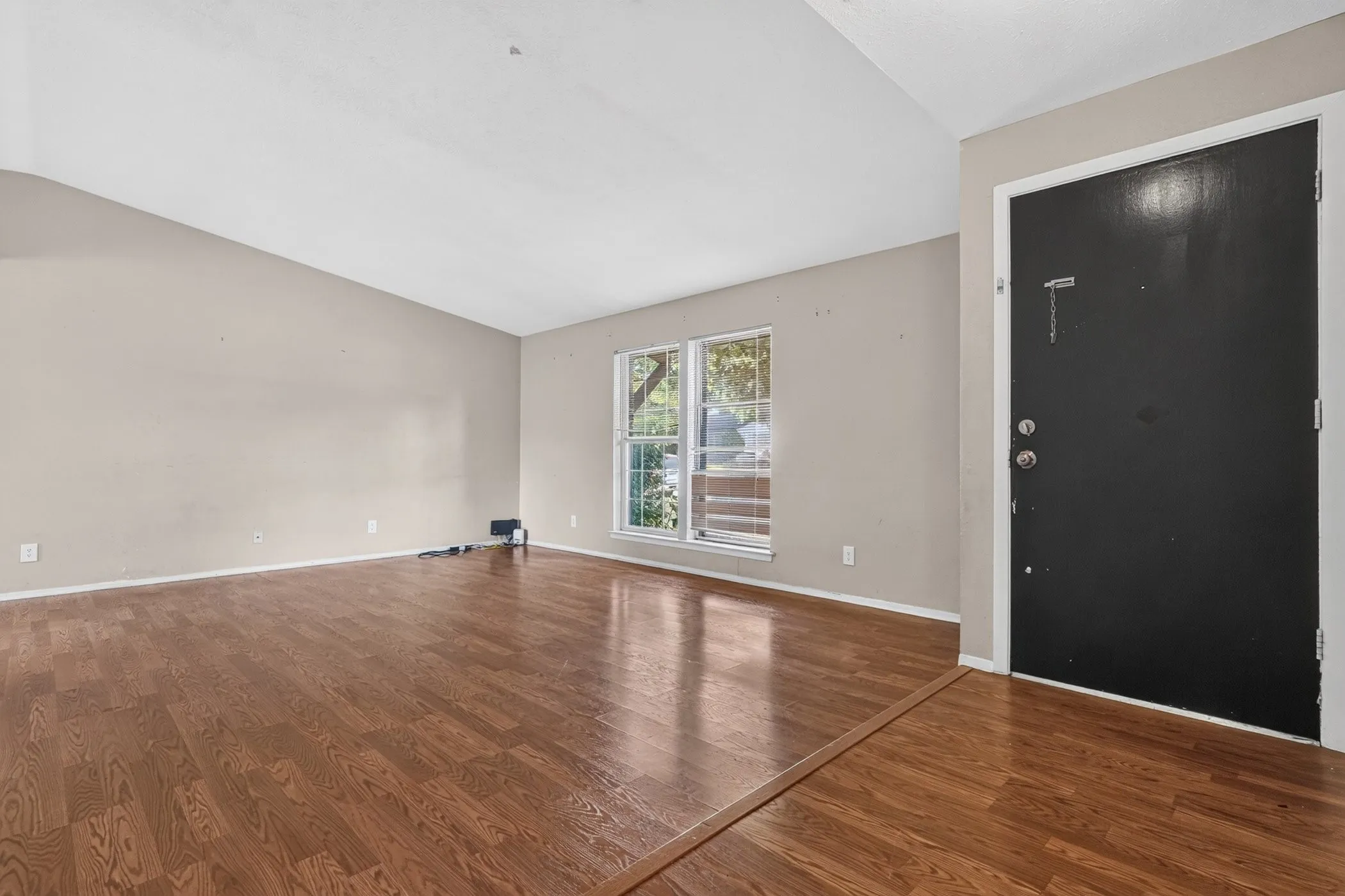 Single Family Residence For Sale in Dallas County , 1817 Millwick Street, Garland, Texas 75044, 4 Bedroom, 2 Bathroom, Garage spaces, 1,376 Sqft, built in 1971, mls#21344504, Real Estate Agent in Garland, Homes For Sale in Dallas county, Homes For Sale in Garland, Realtor in Garland Texas, Real Estate Brokerage Independent Realty Texas, Luminita Cordes Realtor