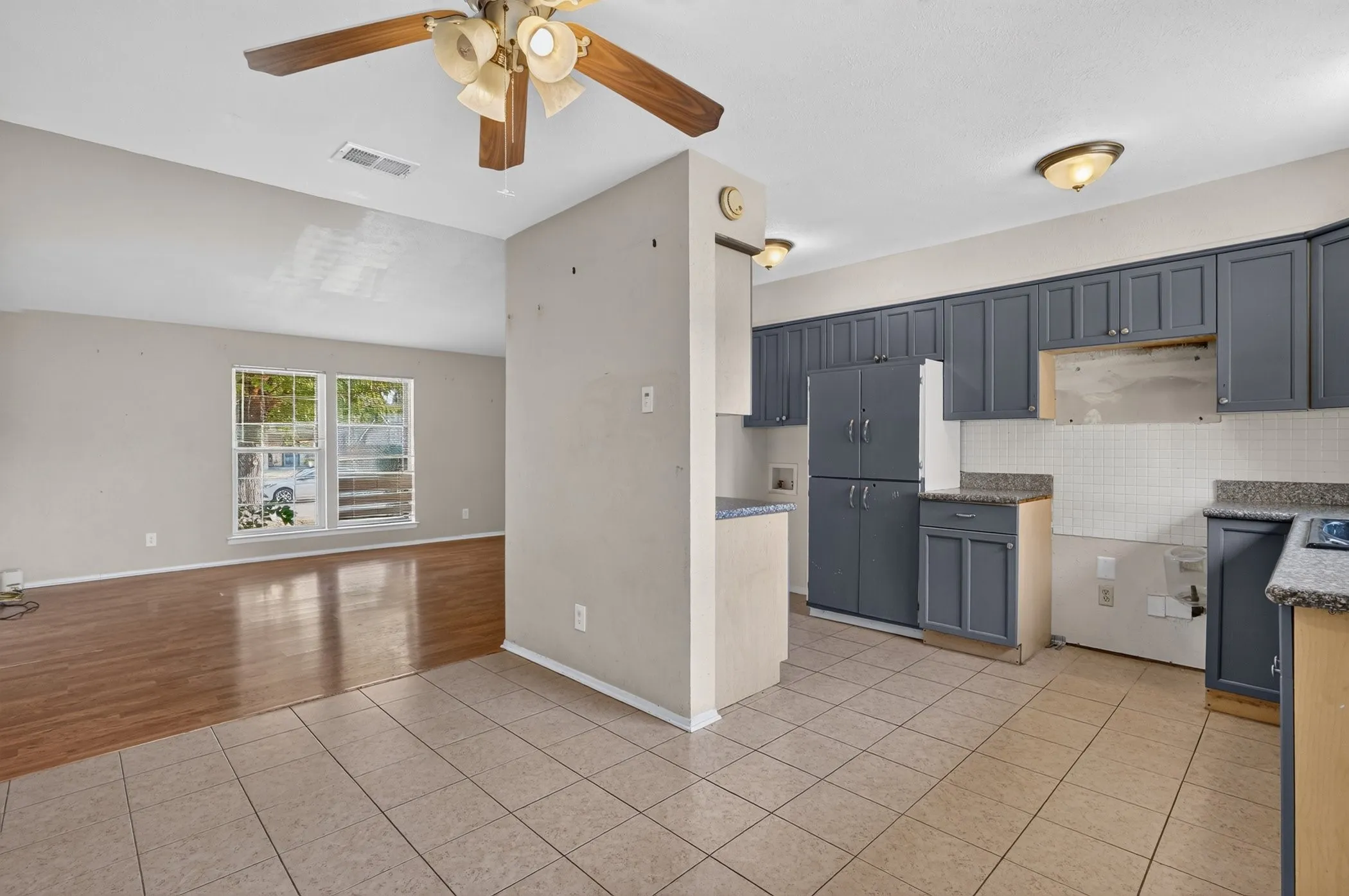 Single Family Residence For Sale in Dallas County , 1817 Millwick Street, Garland, Texas 75044, 4 Bedroom, 2 Bathroom, Garage spaces, 1,376 Sqft, built in 1971, mls#21344504, Real Estate Agent in Garland, Homes For Sale in Dallas county, Homes For Sale in Garland, Realtor in Garland Texas, Real Estate Brokerage Independent Realty Texas, Luminita Cordes Realtor