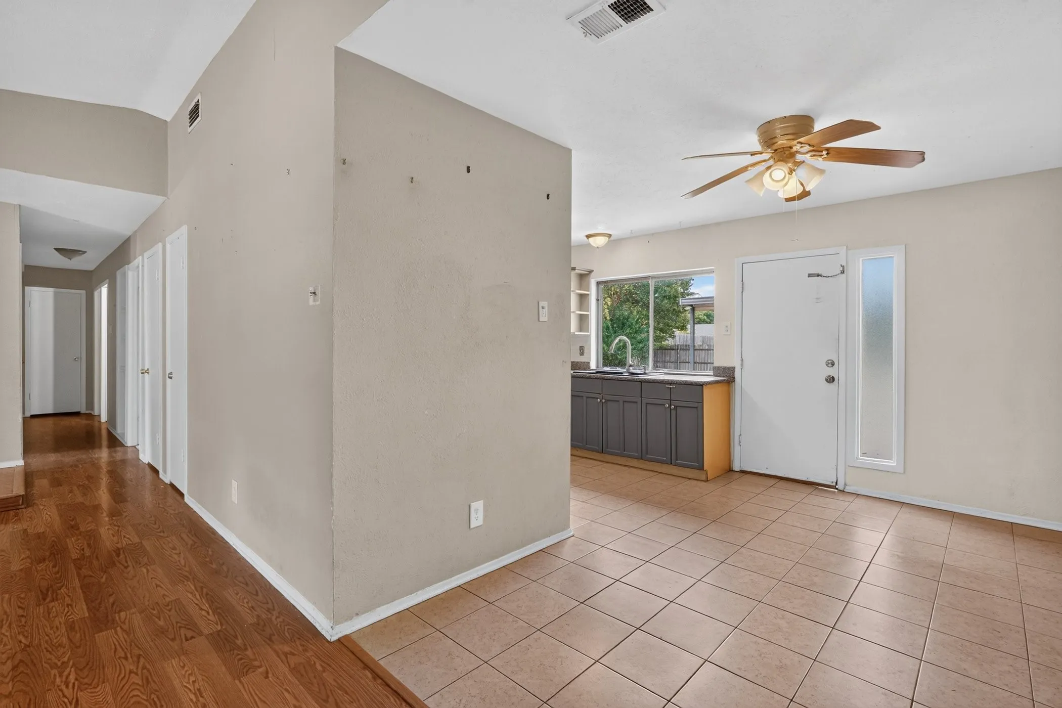 Single Family Residence For Sale in Dallas County , 1817 Millwick Street, Garland, Texas 75044, 4 Bedroom, 2 Bathroom, Garage spaces, 1,376 Sqft, built in 1971, mls#21344504, Real Estate Agent in Garland, Homes For Sale in Dallas county, Homes For Sale in Garland, Realtor in Garland Texas, Real Estate Brokerage Independent Realty Texas, Luminita Cordes Realtor