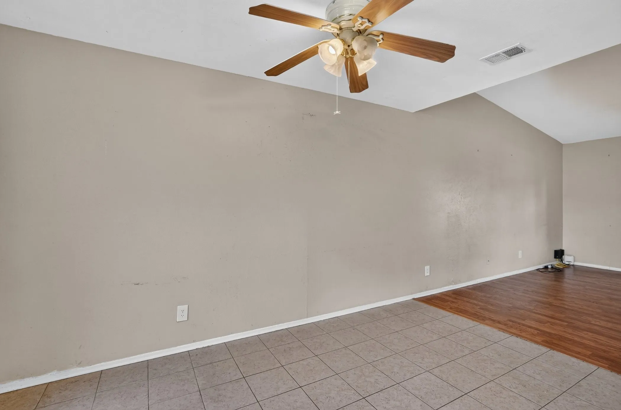 Single Family Residence For Sale in Dallas County , 1817 Millwick Street, Garland, Texas 75044, 4 Bedroom, 2 Bathroom, Garage spaces, 1,376 Sqft, built in 1971, mls#21344504, Real Estate Agent in Garland, Homes For Sale in Dallas county, Homes For Sale in Garland, Realtor in Garland Texas, Real Estate Brokerage Independent Realty Texas, Luminita Cordes Realtor