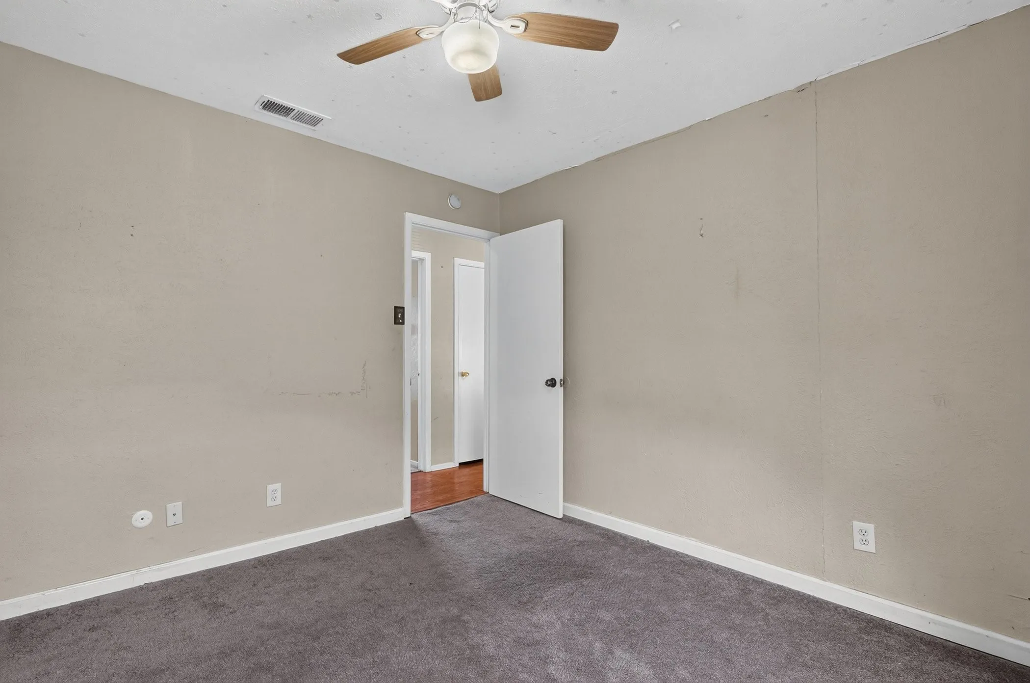 Single Family Residence For Sale in Dallas County , 1817 Millwick Street, Garland, Texas 75044, 4 Bedroom, 2 Bathroom, Garage spaces, 1,376 Sqft, built in 1971, mls#21344504, Real Estate Agent in Garland, Homes For Sale in Dallas county, Homes For Sale in Garland, Realtor in Garland Texas, Real Estate Brokerage Independent Realty Texas, Luminita Cordes Realtor