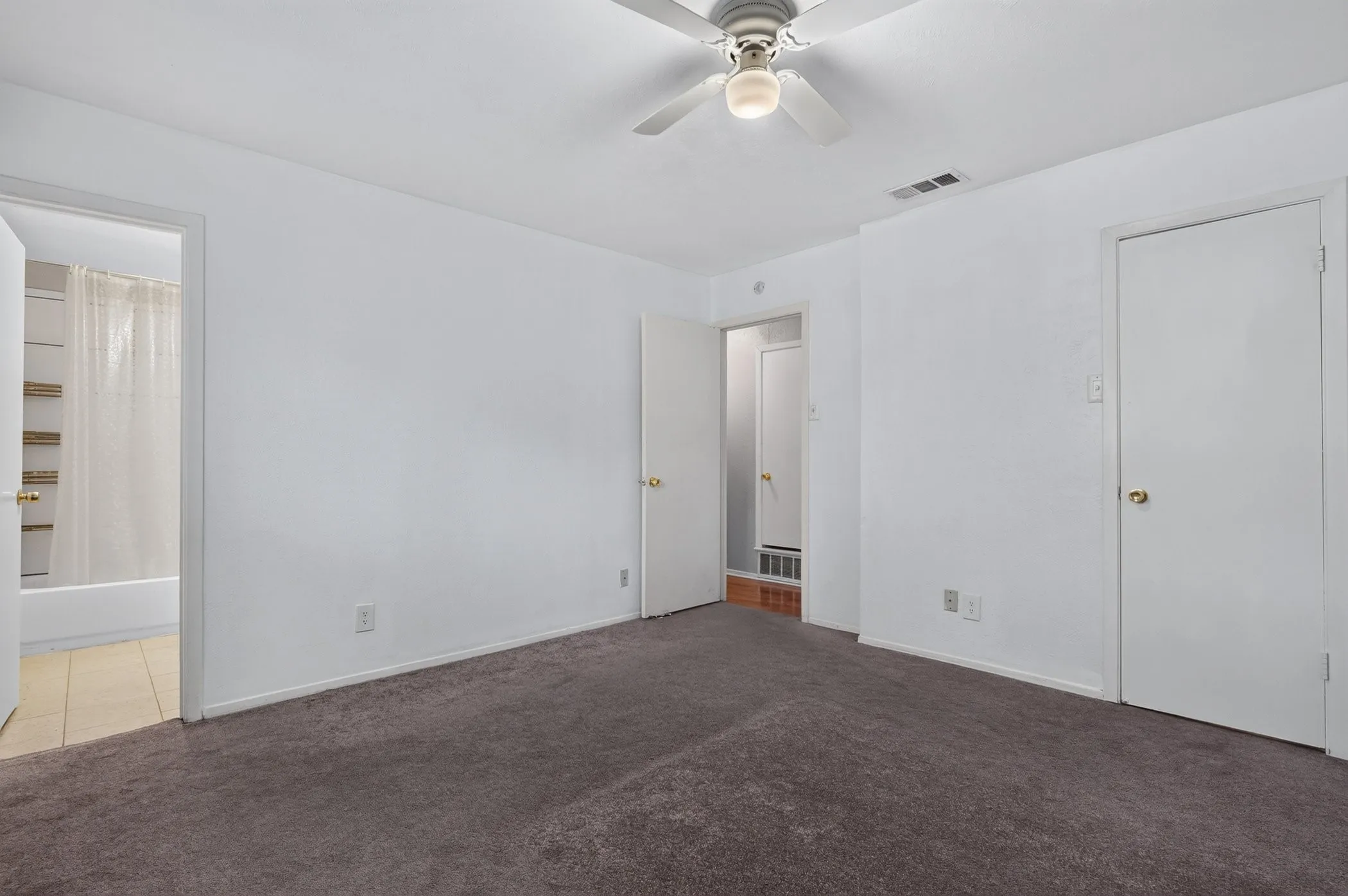Single Family Residence For Sale in Dallas County , 1817 Millwick Street, Garland, Texas 75044, 4 Bedroom, 2 Bathroom, Garage spaces, 1,376 Sqft, built in 1971, mls#21344504, Real Estate Agent in Garland, Homes For Sale in Dallas county, Homes For Sale in Garland, Realtor in Garland Texas, Real Estate Brokerage Independent Realty Texas, Luminita Cordes Realtor