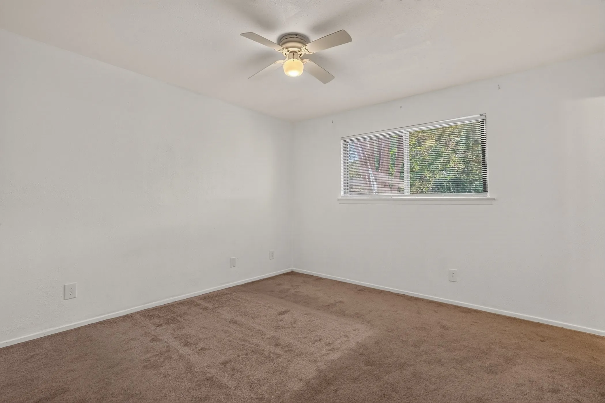Single Family Residence For Sale in Dallas County , 1817 Millwick Street, Garland, Texas 75044, 4 Bedroom, 2 Bathroom, Garage spaces, 1,376 Sqft, built in 1971, mls#21344504, Real Estate Agent in Garland, Homes For Sale in Dallas county, Homes For Sale in Garland, Realtor in Garland Texas, Real Estate Brokerage Independent Realty Texas, Luminita Cordes Realtor