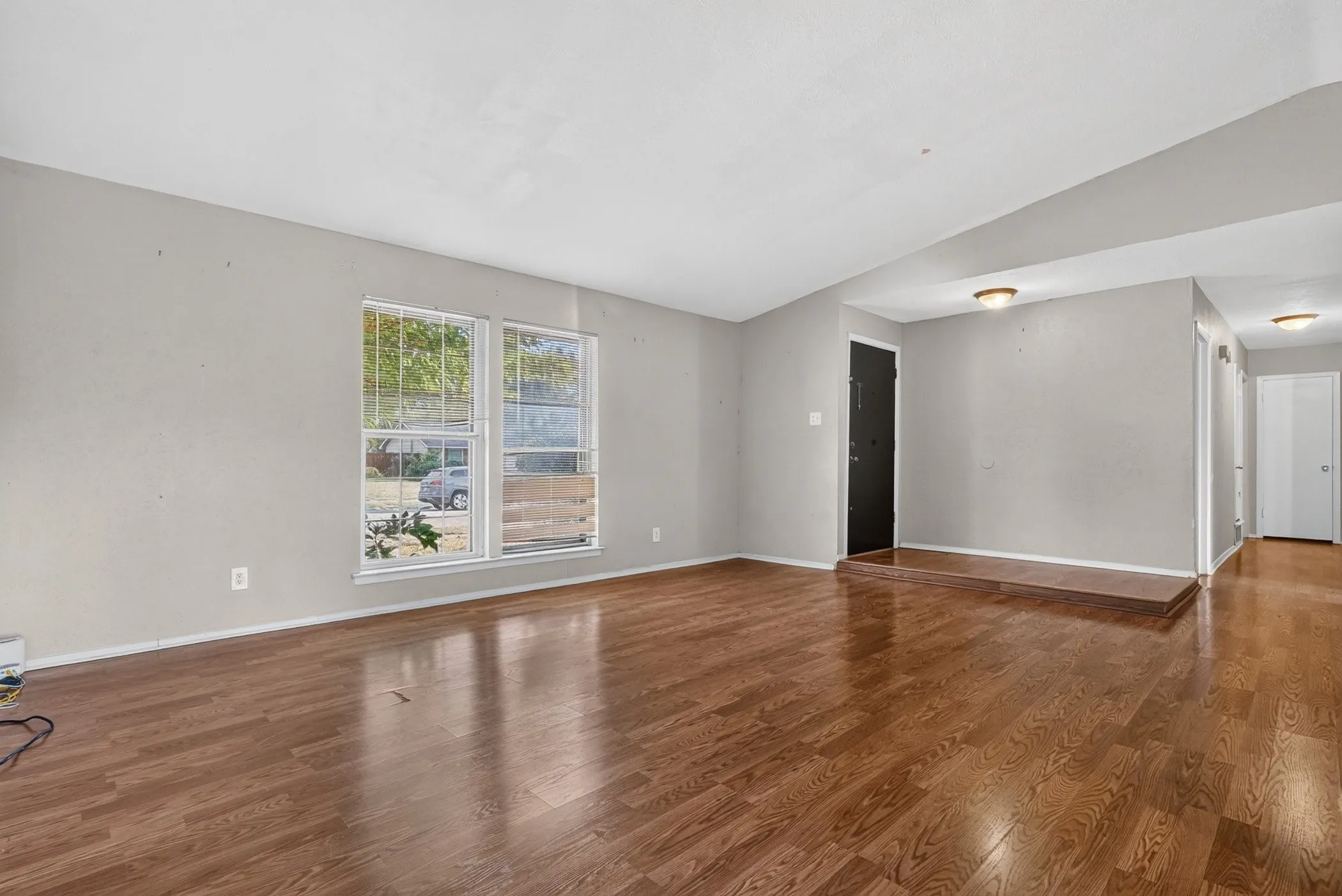 Single Family Residence For Sale in Dallas County , 1817 Millwick Street, Garland, Texas 75044, 4 Bedroom, 2 Bathroom, Garage spaces, 1,376 Sqft, built in 1971, mls#21344504, Real Estate Agent in Garland, Homes For Sale in Dallas county, Homes For Sale in Garland, Realtor in Garland Texas, Real Estate Brokerage Independent Realty Texas, Luminita Cordes Realtor