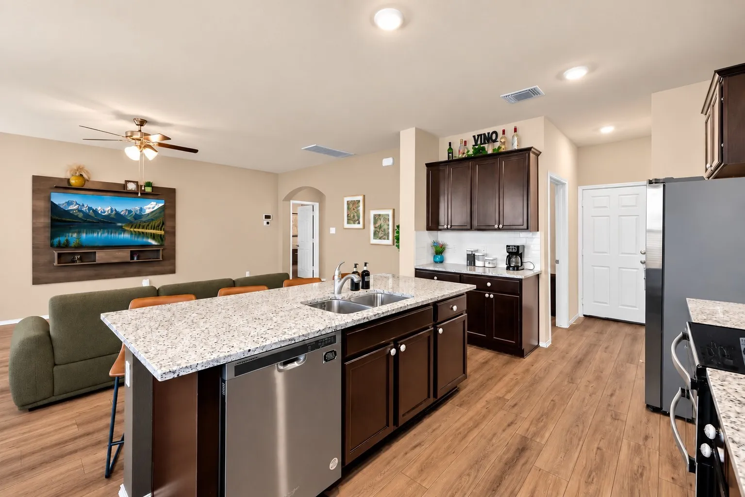 Single Family Residence For Sale in Mc Lennan County , 2816 Brosnan Road, Waco, Texas 76655, 5 Bedroom, 3 Bathroom, 3 Garage spaces, 2,598 Sqft, built in 2021, mls#21349514, Real Estate Agent in Waco, Homes For Sale in Mc Lennan county, Homes For Sale in Waco, Realtor in Waco Texas, Real Estate Brokerage Independent Realty Texas, Luminita Cordes Realtor