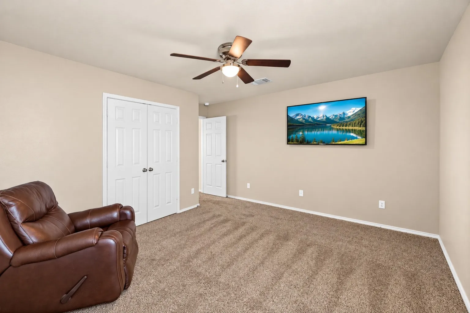 Upstairs Bedroom 4