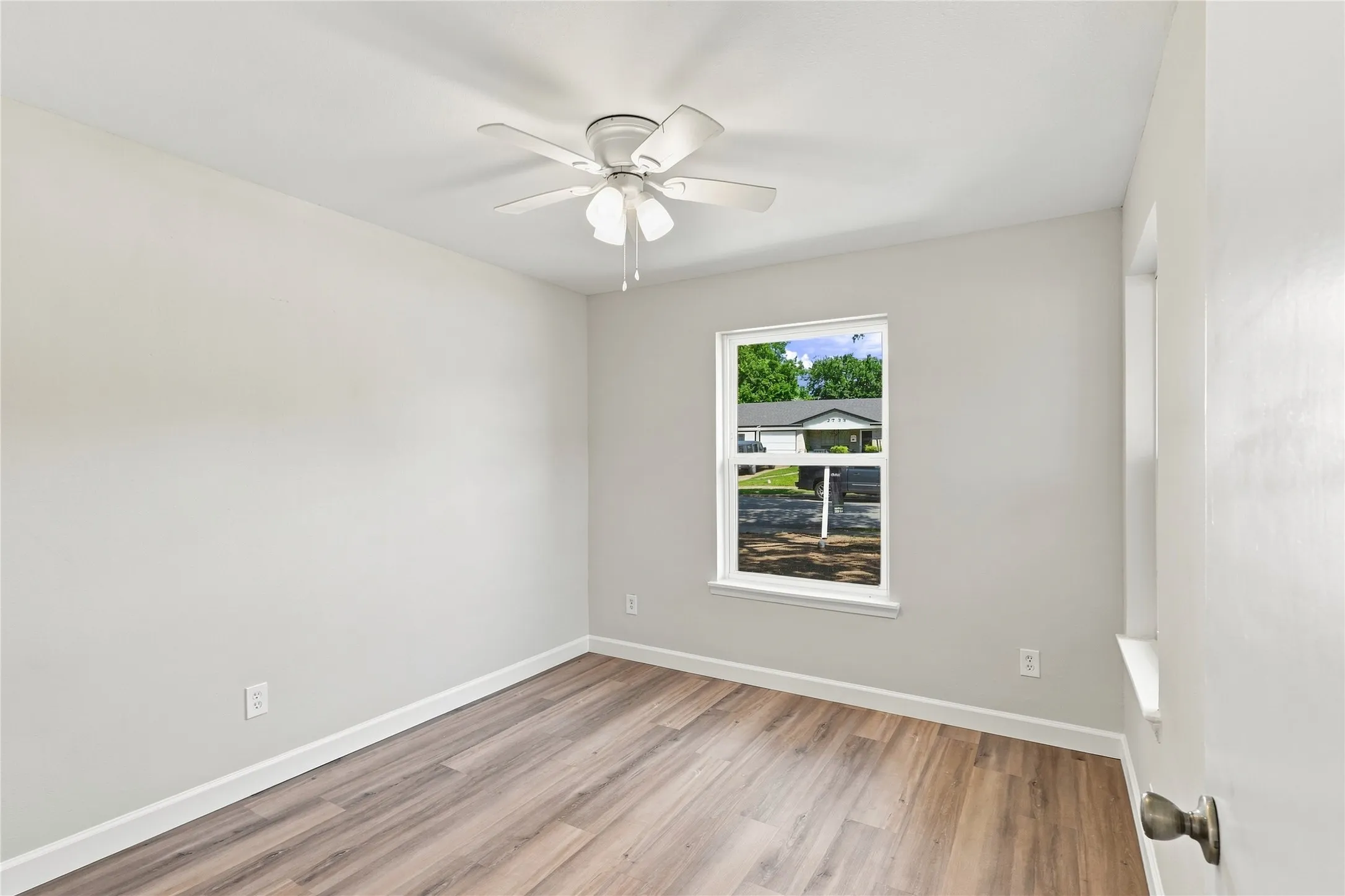 Single Family Residence For Sale in Dallas County , 2730 Ridgewood Street, Irving, Texas 75062, 3 Bedroom, 2 Bathroom, 1 Garage spaces, 1,176 Sqft, built in 1961, mls#21353222, Real Estate Agent in Irving, Homes For Sale in Dallas county, Homes For Sale in Irving, Realtor in Irving Texas, Real Estate Brokerage Independent Realty Texas, Luminita Cordes Realtor