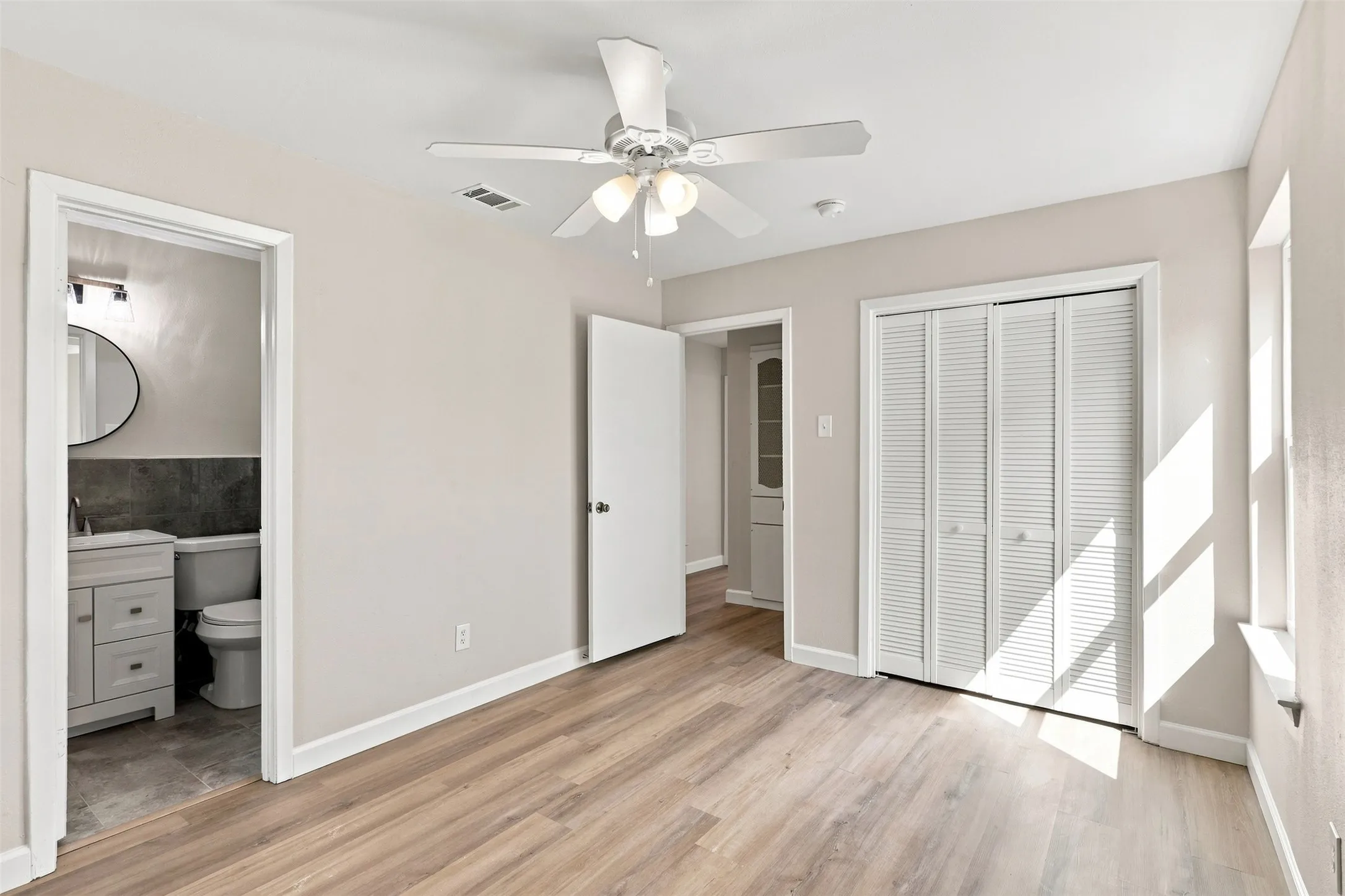 Single Family Residence For Sale in Dallas County , 2730 Ridgewood Street, Irving, Texas 75062, 3 Bedroom, 2 Bathroom, 1 Garage spaces, 1,176 Sqft, built in 1961, mls#21353222, Real Estate Agent in Irving, Homes For Sale in Dallas county, Homes For Sale in Irving, Realtor in Irving Texas, Real Estate Brokerage Independent Realty Texas, Luminita Cordes Realtor