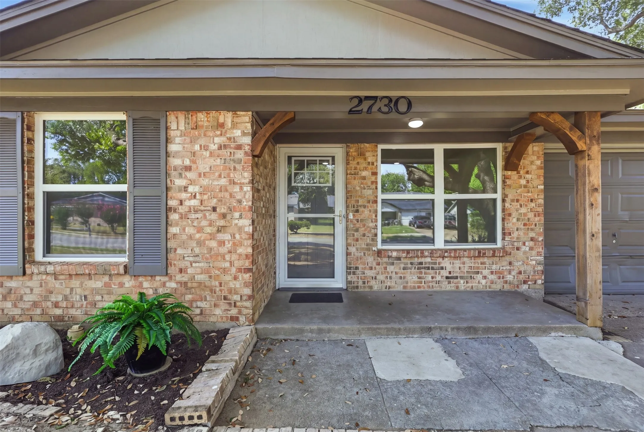 Single Family Residence For Sale in Dallas County , 2730 Ridgewood Street, Irving, Texas 75062, 3 Bedroom, 2 Bathroom, 1 Garage spaces, 1,176 Sqft, built in 1961, mls#21353222, Real Estate Agent in Irving, Homes For Sale in Dallas county, Homes For Sale in Irving, Realtor in Irving Texas, Real Estate Brokerage Independent Realty Texas, Luminita Cordes Realtor