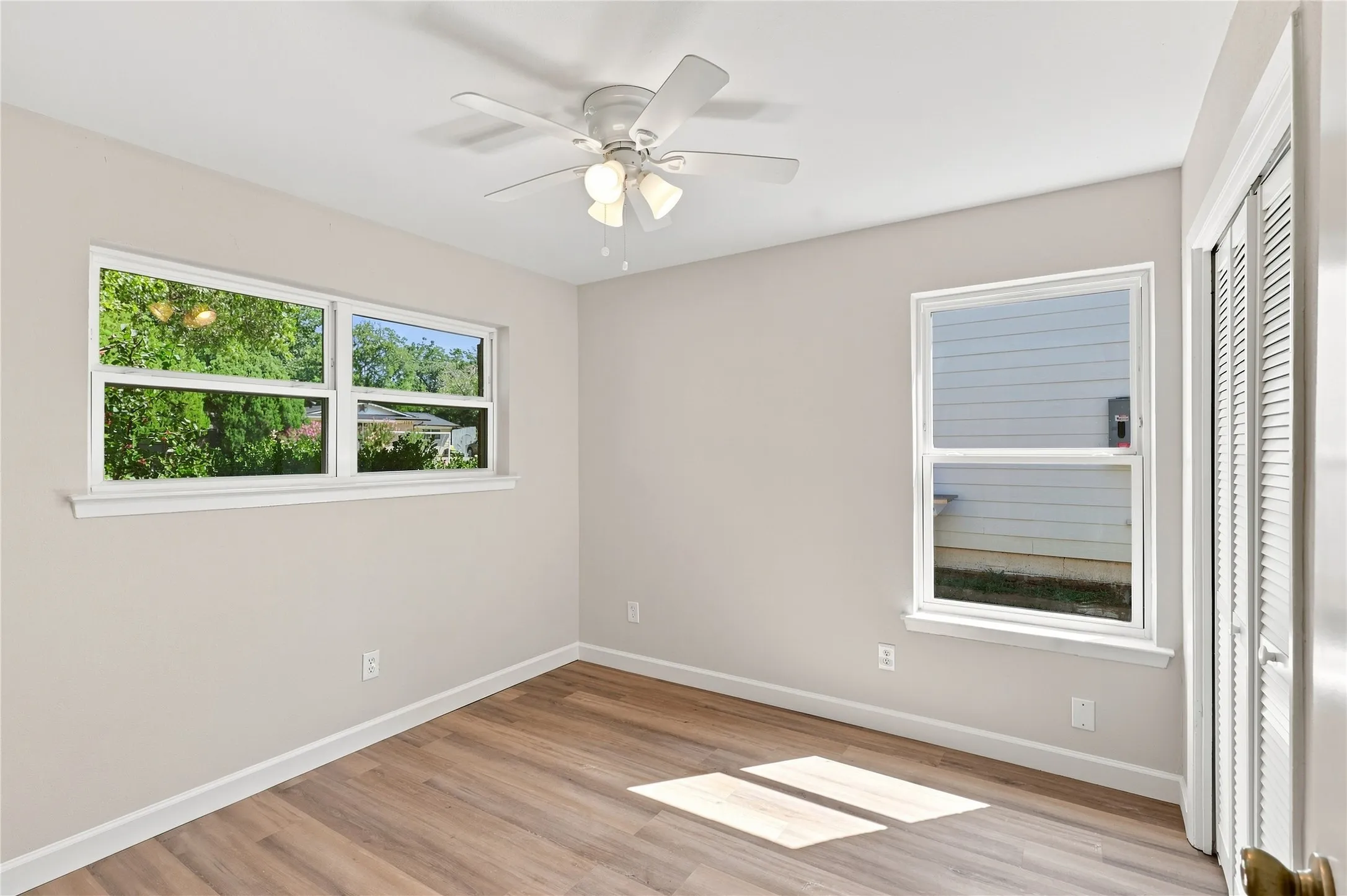 Single Family Residence For Sale in Dallas County , 2730 Ridgewood Street, Irving, Texas 75062, 3 Bedroom, 2 Bathroom, 1 Garage spaces, 1,176 Sqft, built in 1961, mls#21353222, Real Estate Agent in Irving, Homes For Sale in Dallas county, Homes For Sale in Irving, Realtor in Irving Texas, Real Estate Brokerage Independent Realty Texas, Luminita Cordes Realtor