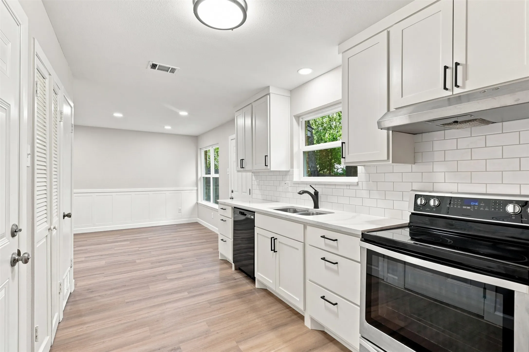 Single Family Residence For Sale in Dallas County , 2730 Ridgewood Street, Irving, Texas 75062, 3 Bedroom, 2 Bathroom, 1 Garage spaces, 1,176 Sqft, built in 1961, mls#21353222, Real Estate Agent in Irving, Homes For Sale in Dallas county, Homes For Sale in Irving, Realtor in Irving Texas, Real Estate Brokerage Independent Realty Texas, Luminita Cordes Realtor