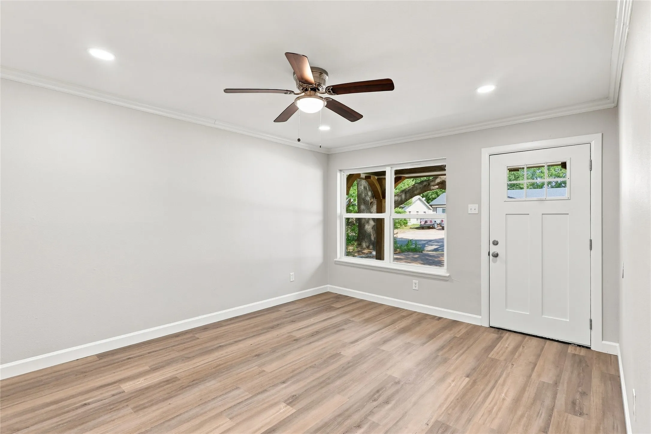 Single Family Residence For Sale in Dallas County , 2730 Ridgewood Street, Irving, Texas 75062, 3 Bedroom, 2 Bathroom, 1 Garage spaces, 1,176 Sqft, built in 1961, mls#21353222, Real Estate Agent in Irving, Homes For Sale in Dallas county, Homes For Sale in Irving, Realtor in Irving Texas, Real Estate Brokerage Independent Realty Texas, Luminita Cordes Realtor