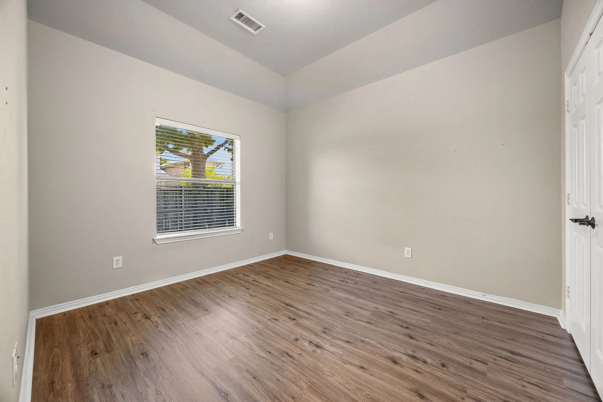 Single Family Residence For Sale in Collin County , 2617 Patriot Drive, Melissa, Texas 75454, 3 Bedroom, 3 Bathroom, 2 Garage spaces, 2,691 Sqft, built in 2008, mls#21354192, Real Estate Agent in Melissa, Homes For Sale in Collin county, Homes For Sale in Melissa, Realtor in Melissa Texas, Real Estate Brokerage Independent Realty Texas, Luminita Cordes Realtor