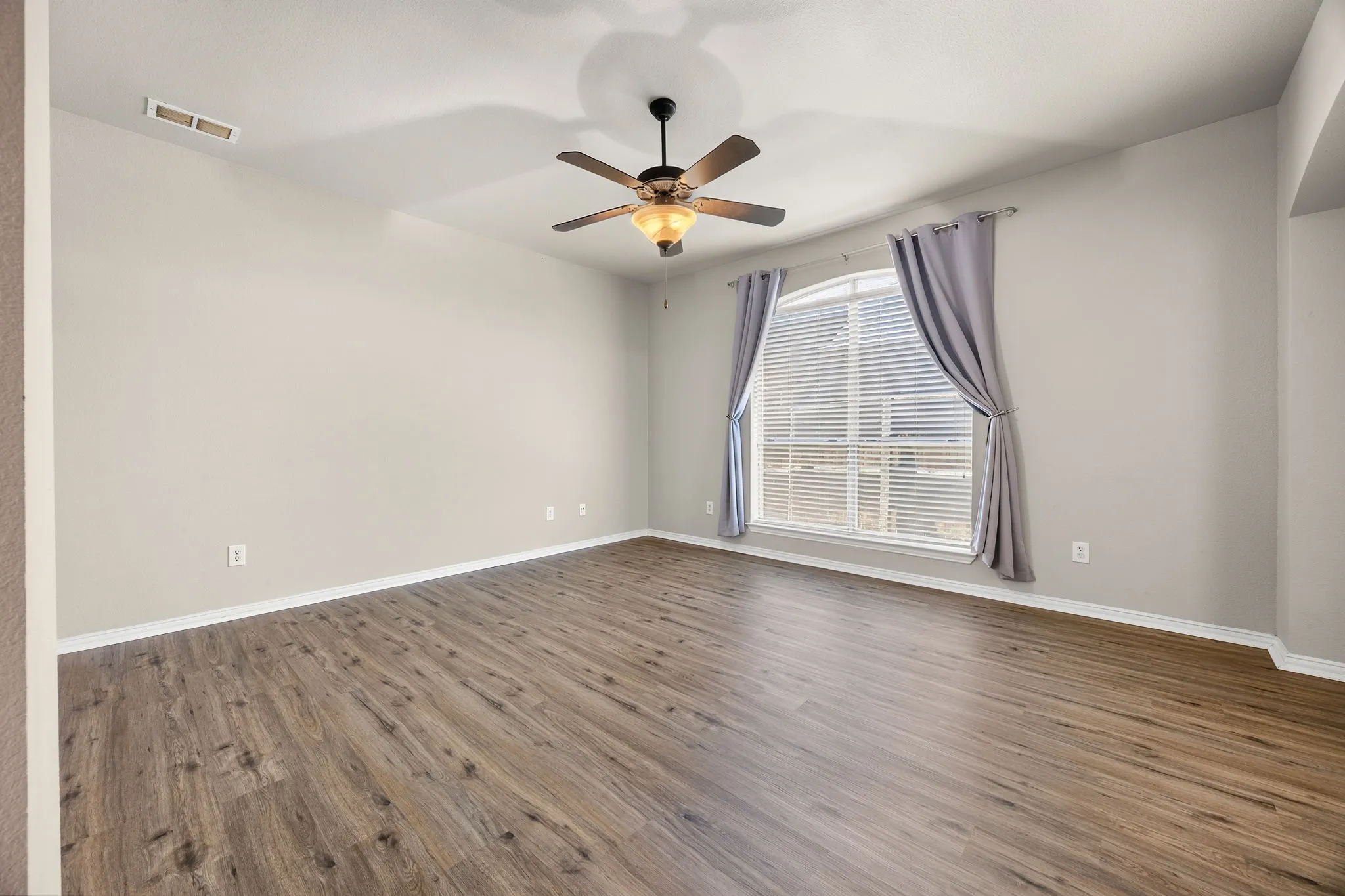 Single Family Residence For Sale in Collin County , 2617 Patriot Drive, Melissa, Texas 75454, 3 Bedroom, 3 Bathroom, 2 Garage spaces, 2,691 Sqft, built in 2008, mls#21354192, Real Estate Agent in Melissa, Homes For Sale in Collin county, Homes For Sale in Melissa, Realtor in Melissa Texas, Real Estate Brokerage Independent Realty Texas, Luminita Cordes Realtor