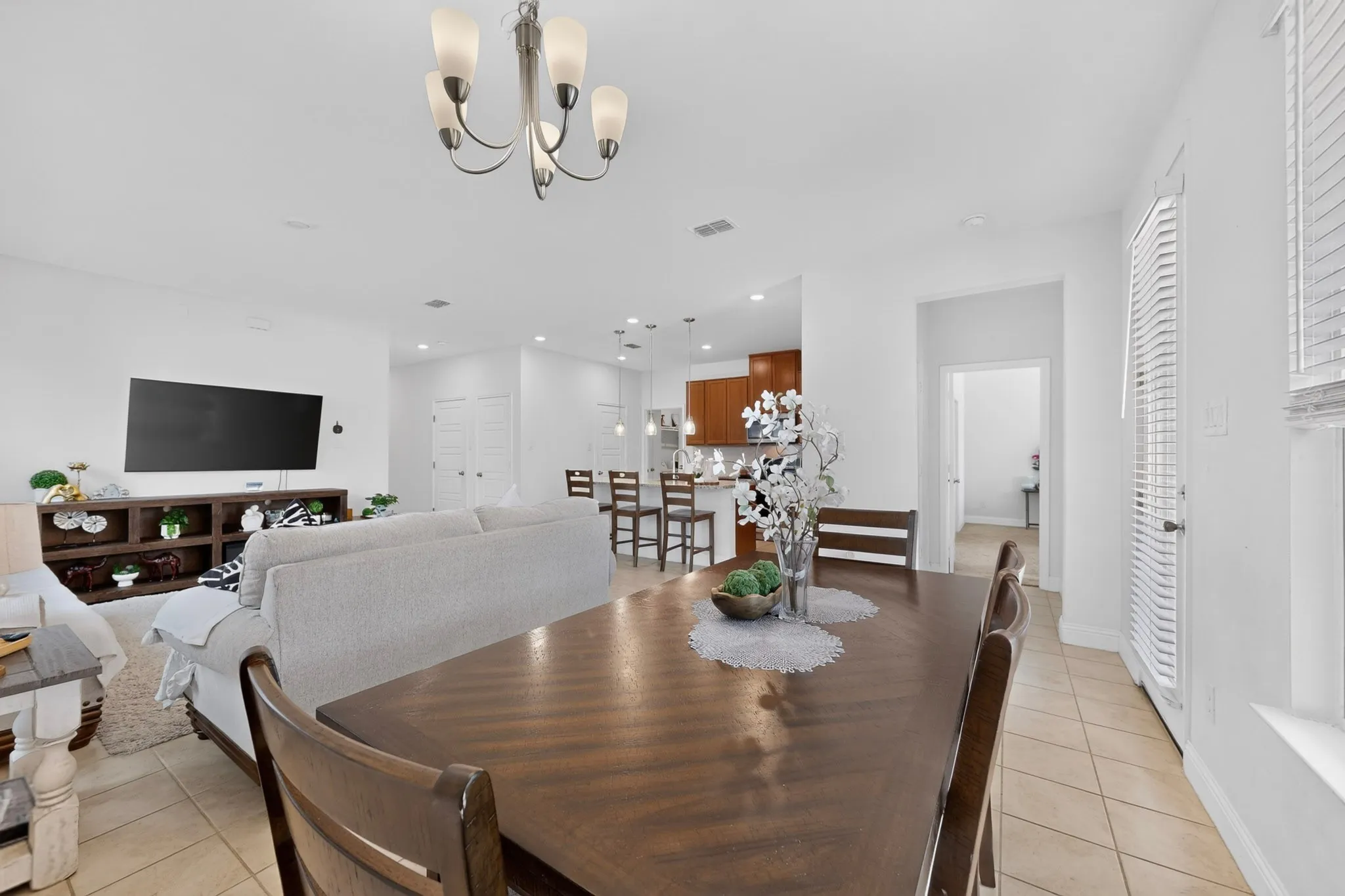 Single Family Residence For Sale in Denton County , 980 Burnett Drive, Aubrey, Texas 76227, 3 Bedroom, 2 Bathroom, 2 Garage spaces, 1,559 Sqft, built in 2023, mls#21353125, Real Estate Agent in Aubrey, Homes For Sale in Denton county, Homes For Sale in Aubrey, Realtor in Aubrey Texas, Real Estate Brokerage Independent Realty Texas, Luminita Cordes Realtor