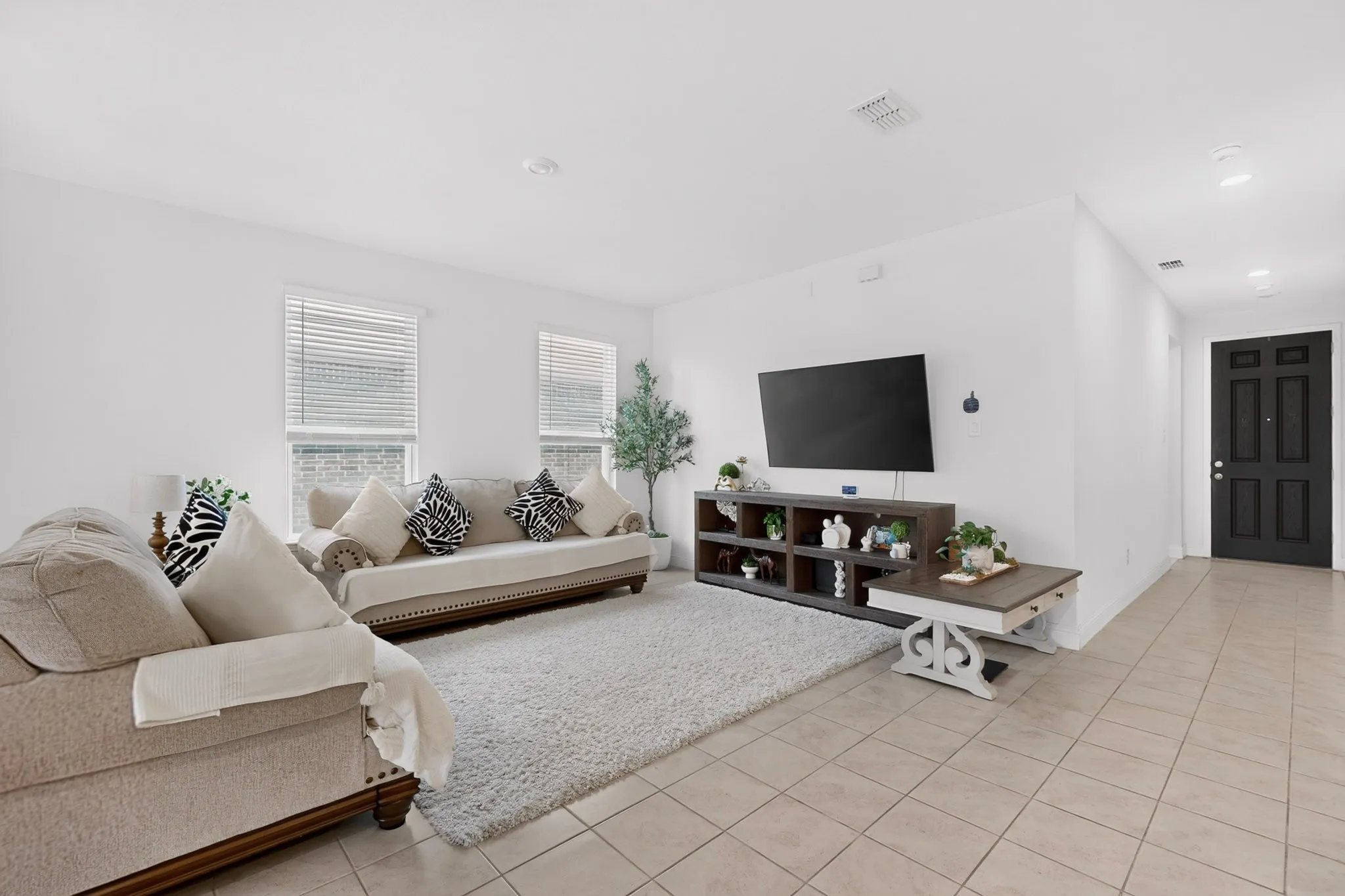 Single Family Residence For Sale in Denton County , 980 Burnett Drive, Aubrey, Texas 76227, 3 Bedroom, 2 Bathroom, 2 Garage spaces, 1,559 Sqft, built in 2023, mls#21353125, Real Estate Agent in Aubrey, Homes For Sale in Denton county, Homes For Sale in Aubrey, Realtor in Aubrey Texas, Real Estate Brokerage Independent Realty Texas, Luminita Cordes Realtor