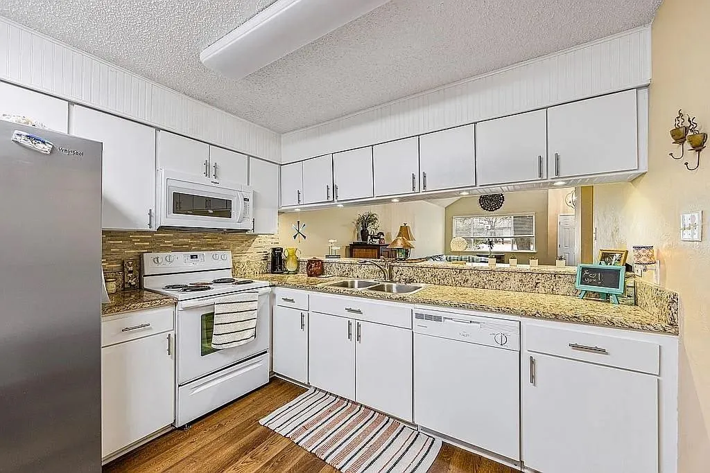 Single Family Residence For Sale in Wise County , 1214 Elm Court, Runaway Bay, Texas 76426, 3 Bedroom, 2 Bathroom, Garage spaces, 1,404 Sqft, built in 1970, mls#21355065, Real Estate Agent in Runaway Bay, Homes For Sale in Wise county, Homes For Sale in Runaway Bay, Realtor in Runaway Bay Texas, Real Estate Brokerage Independent Realty Texas, Luminita Cordes Realtor