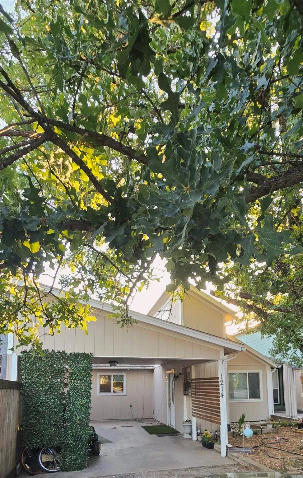 Single Family Residence For Sale in Wise County , 1214 Elm Court, Runaway Bay, Texas 76426, 3 Bedroom, 2 Bathroom, Garage spaces, 1,404 Sqft, built in 1970, mls#21355065, Real Estate Agent in Runaway Bay, Homes For Sale in Wise county, Homes For Sale in Runaway Bay, Realtor in Runaway Bay Texas, Real Estate Brokerage Independent Realty Texas, Luminita Cordes Realtor