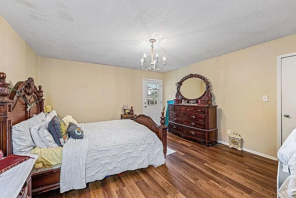 Single Family Residence For Sale in Wise County , 1214 Elm Court, Runaway Bay, Texas 76426, 3 Bedroom, 2 Bathroom, Garage spaces, 1,404 Sqft, built in 1970, mls#21355065, Real Estate Agent in Runaway Bay, Homes For Sale in Wise county, Homes For Sale in Runaway Bay, Realtor in Runaway Bay Texas, Real Estate Brokerage Independent Realty Texas, Luminita Cordes Realtor
