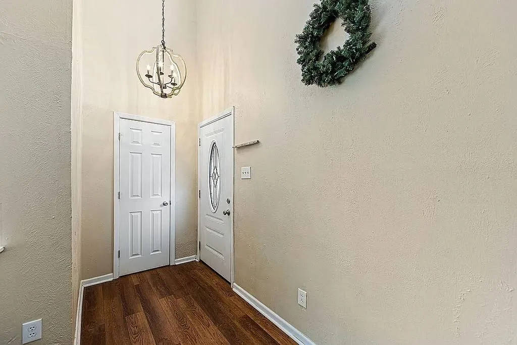 Single Family Residence For Sale in Wise County , 1214 Elm Court, Runaway Bay, Texas 76426, 3 Bedroom, 2 Bathroom, Garage spaces, 1,404 Sqft, built in 1970, mls#21355065, Real Estate Agent in Runaway Bay, Homes For Sale in Wise county, Homes For Sale in Runaway Bay, Realtor in Runaway Bay Texas, Real Estate Brokerage Independent Realty Texas, Luminita Cordes Realtor
