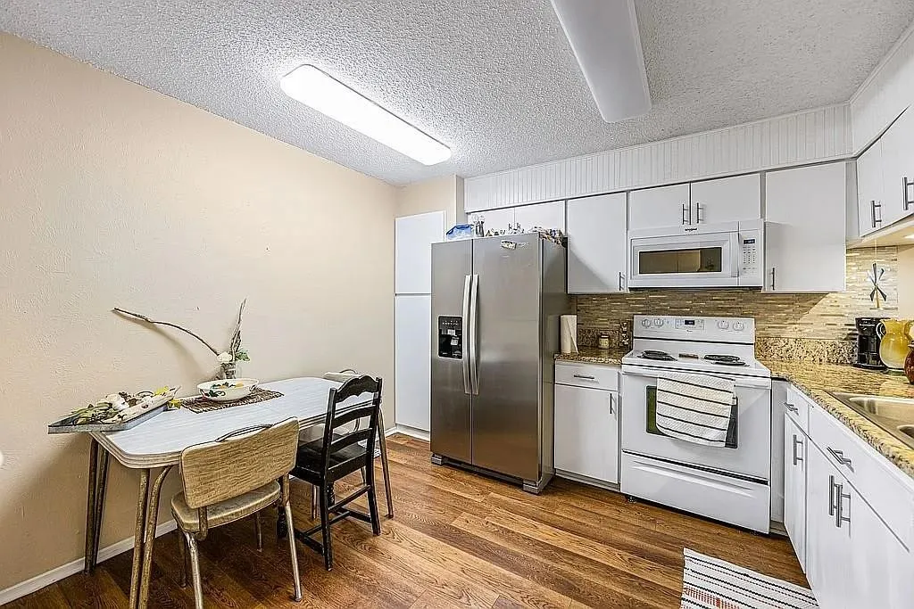 Single Family Residence For Sale in Wise County , 1214 Elm Court, Runaway Bay, Texas 76426, 3 Bedroom, 2 Bathroom, Garage spaces, 1,404 Sqft, built in 1970, mls#21355065, Real Estate Agent in Runaway Bay, Homes For Sale in Wise county, Homes For Sale in Runaway Bay, Realtor in Runaway Bay Texas, Real Estate Brokerage Independent Realty Texas, Luminita Cordes Realtor