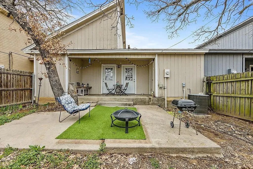 Single Family Residence For Sale in Wise County , 1214 Elm Court, Runaway Bay, Texas 76426, 3 Bedroom, 2 Bathroom, Garage spaces, 1,404 Sqft, built in 1970, mls#21355065, Real Estate Agent in Runaway Bay, Homes For Sale in Wise county, Homes For Sale in Runaway Bay, Realtor in Runaway Bay Texas, Real Estate Brokerage Independent Realty Texas, Luminita Cordes Realtor
