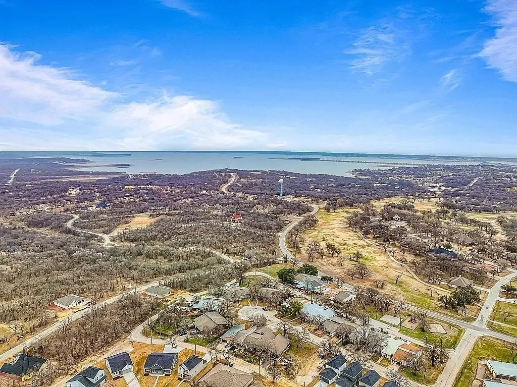 Single Family Residence For Sale in Wise County , 1214 Elm Court, Runaway Bay, Texas 76426, 3 Bedroom, 2 Bathroom, Garage spaces, 1,404 Sqft, built in 1970, mls#21355065, Real Estate Agent in Runaway Bay, Homes For Sale in Wise county, Homes For Sale in Runaway Bay, Realtor in Runaway Bay Texas, Real Estate Brokerage Independent Realty Texas, Luminita Cordes Realtor