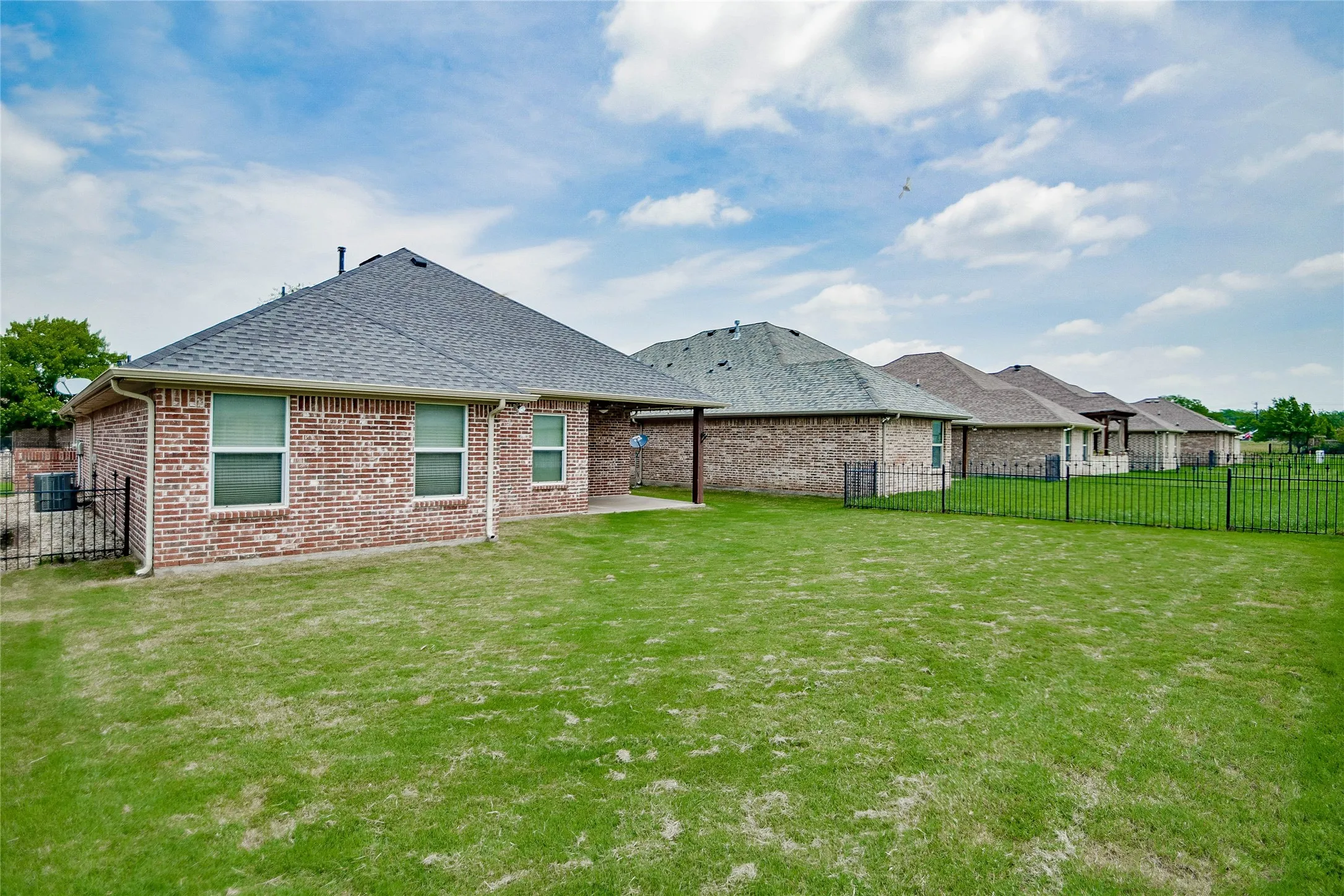 Single Family Residence For Sale in Hood County , 202 Captains Court, Granbury, Texas 76049, 3 Bedroom, 2 Bathroom, 2 Garage spaces, 1,564 Sqft, built in 2012, mls#21345756, Real Estate Agent in Granbury, Homes For Sale in Hood county, Homes For Sale in Granbury, Realtor in Granbury Texas, Real Estate Brokerage Independent Realty Texas, Luminita Cordes Realtor
