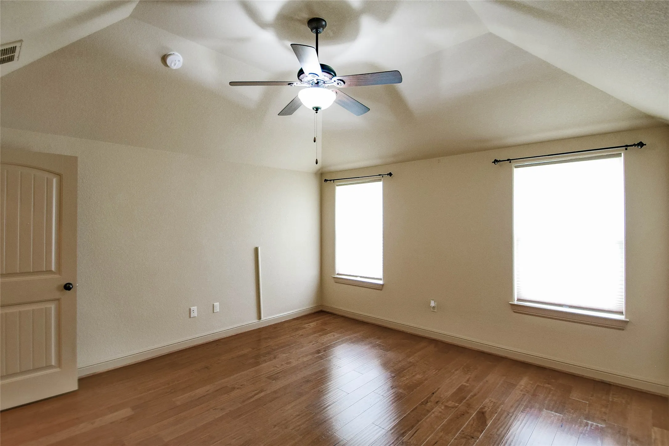 Single Family Residence For Sale in Hood County , 202 Captains Court, Granbury, Texas 76049, 3 Bedroom, 2 Bathroom, 2 Garage spaces, 1,564 Sqft, built in 2012, mls#21345756, Real Estate Agent in Granbury, Homes For Sale in Hood county, Homes For Sale in Granbury, Realtor in Granbury Texas, Real Estate Brokerage Independent Realty Texas, Luminita Cordes Realtor