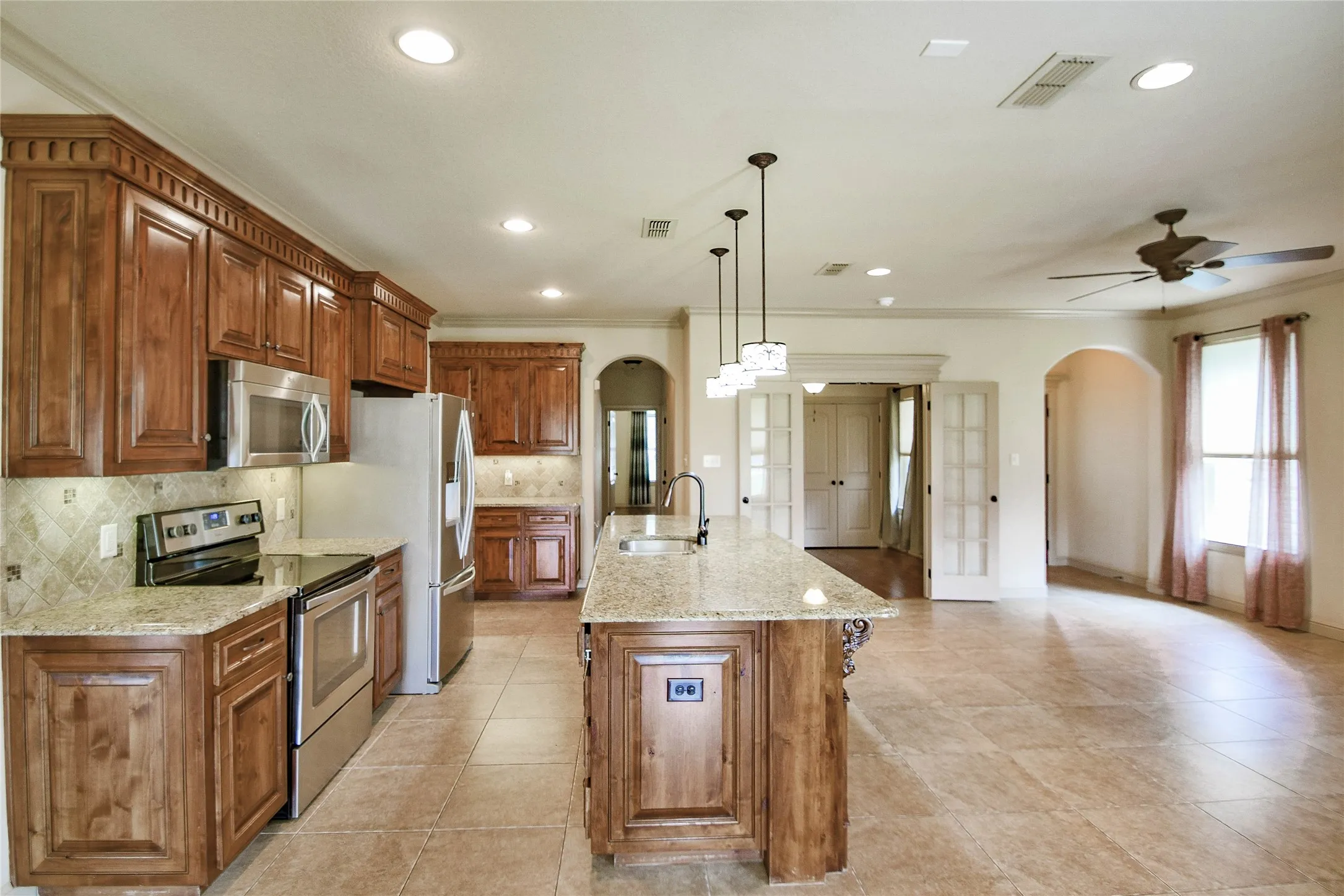 Single Family Residence For Sale in Hood County , 202 Captains Court, Granbury, Texas 76049, 3 Bedroom, 2 Bathroom, 2 Garage spaces, 1,564 Sqft, built in 2012, mls#21345756, Real Estate Agent in Granbury, Homes For Sale in Hood county, Homes For Sale in Granbury, Realtor in Granbury Texas, Real Estate Brokerage Independent Realty Texas, Luminita Cordes Realtor