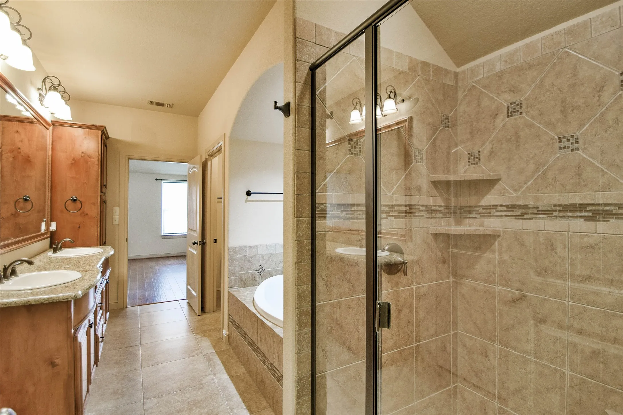 Single Family Residence For Sale in Hood County , 202 Captains Court, Granbury, Texas 76049, 3 Bedroom, 2 Bathroom, 2 Garage spaces, 1,564 Sqft, built in 2012, mls#21345756, Real Estate Agent in Granbury, Homes For Sale in Hood county, Homes For Sale in Granbury, Realtor in Granbury Texas, Real Estate Brokerage Independent Realty Texas, Luminita Cordes Realtor