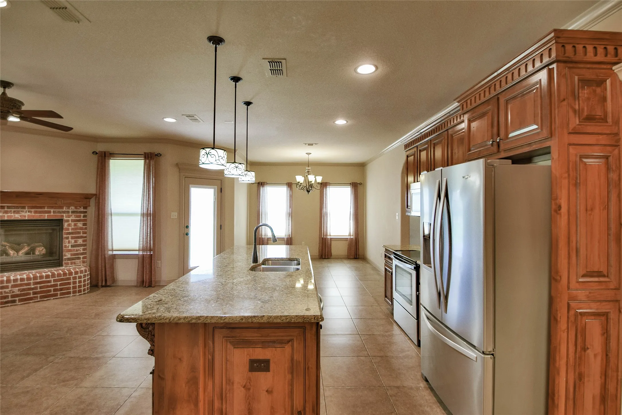 Another look at the kitchen