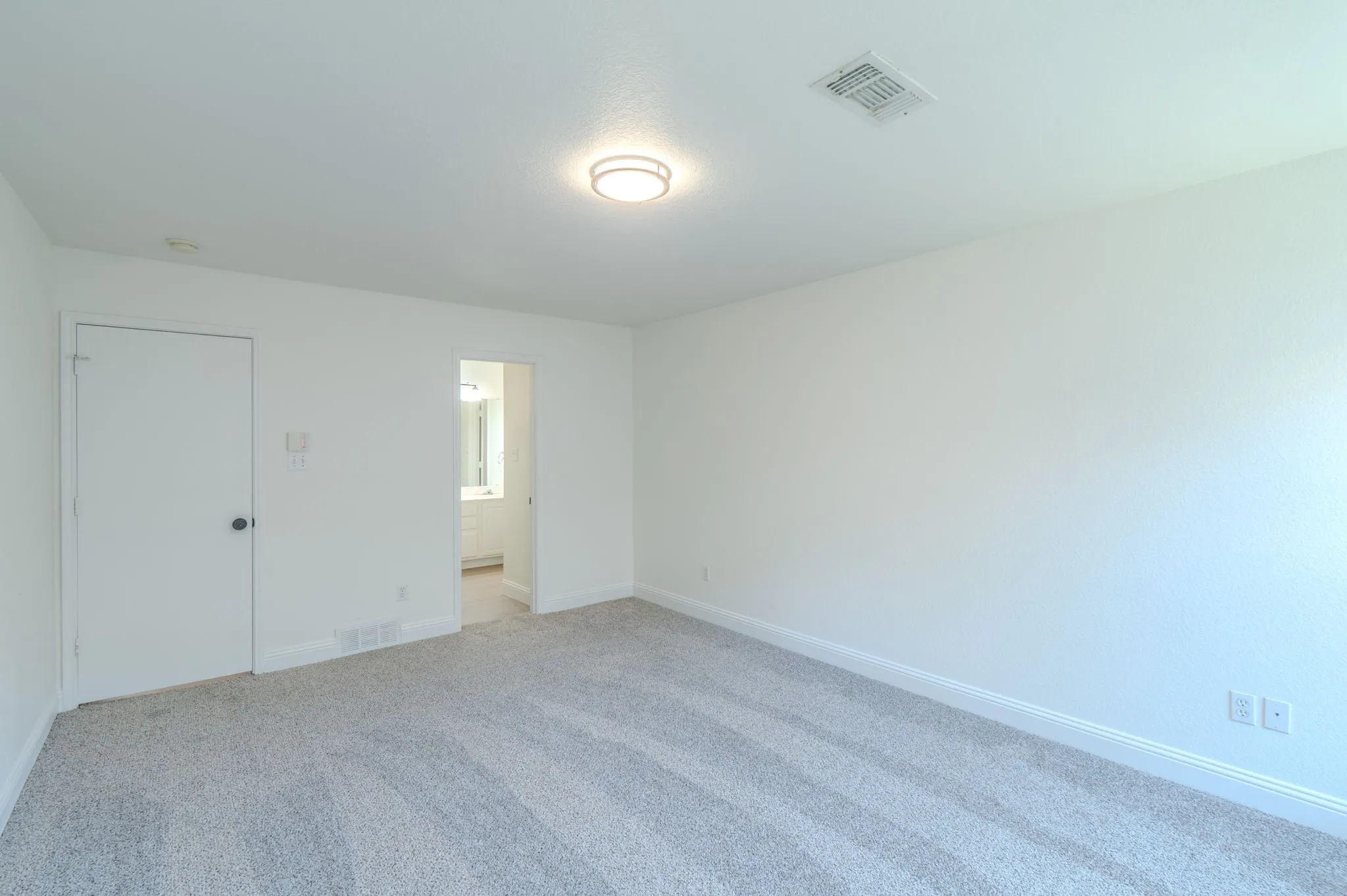 Single Family Residence For Sale in Tarrant County , 6004 Summerfield, Arlington, Texas 76018, 4 Bedroom, 2 Bathroom, 2 Garage spaces, 1,888 Sqft, built in 2002, mls#21354410, Real Estate Agent in Arlington, Homes For Sale in Tarrant county, Homes For Sale in Arlington, Realtor in Arlington Texas, Real Estate Brokerage Independent Realty Texas, Luminita Cordes Realtor