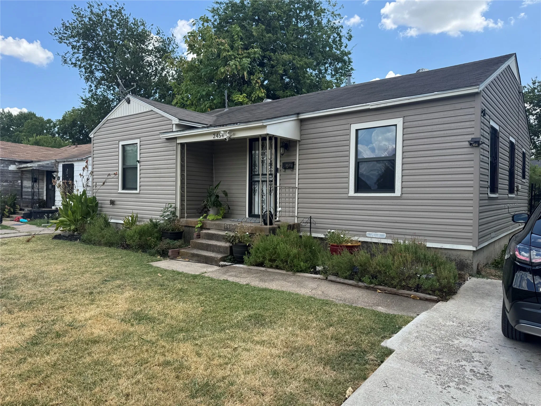 Single Family Residence For Rent in Dallas County , 2454 Lea Crest Drive, Dallas, Texas 75216, 3 Bedroom, 1 Bathroom, Garage spaces, 980 Sqft, built in 1949, mls#21355055, Real Estate Agent in Dallas, Homes For Rent in Dallas county, Homes For Rent in Dallas, Realtor in Dallas Texas, Real Estate Brokerage Independent Realty Texas, Luminita Cordes Realtor