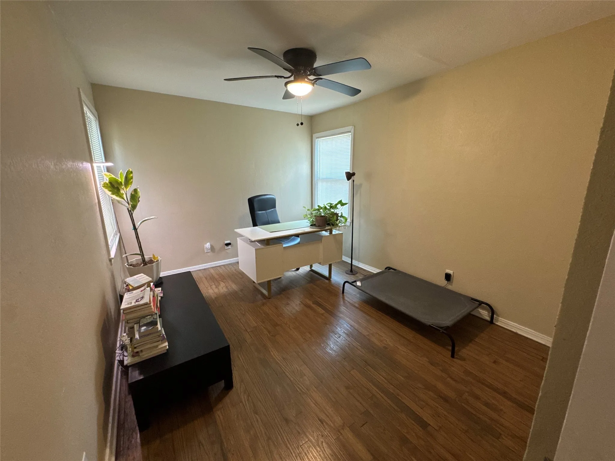Single Family Residence For Rent in Dallas County , 2454 Lea Crest Drive, Dallas, Texas 75216, 3 Bedroom, 1 Bathroom, Garage spaces, 980 Sqft, built in 1949, mls#21355055, Real Estate Agent in Dallas, Homes For Rent in Dallas county, Homes For Rent in Dallas, Realtor in Dallas Texas, Real Estate Brokerage Independent Realty Texas, Luminita Cordes Realtor