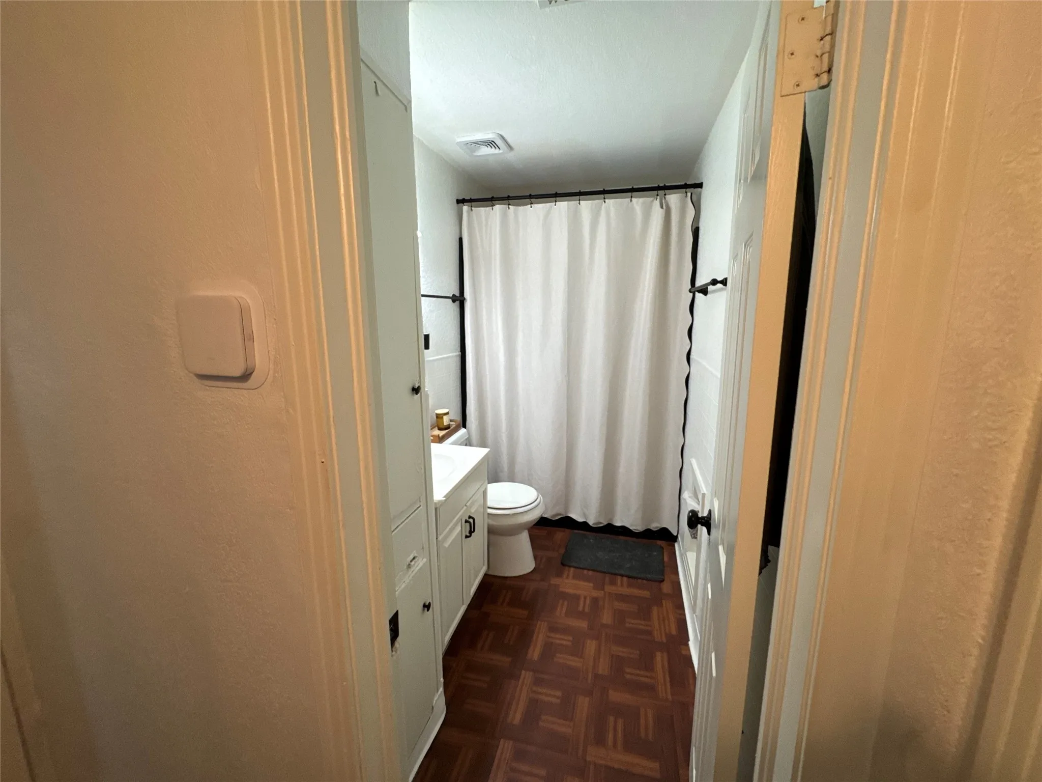 Single Family Residence For Rent in Dallas County , 2454 Lea Crest Drive, Dallas, Texas 75216, 3 Bedroom, 1 Bathroom, Garage spaces, 980 Sqft, built in 1949, mls#21355055, Real Estate Agent in Dallas, Homes For Rent in Dallas county, Homes For Rent in Dallas, Realtor in Dallas Texas, Real Estate Brokerage Independent Realty Texas, Luminita Cordes Realtor