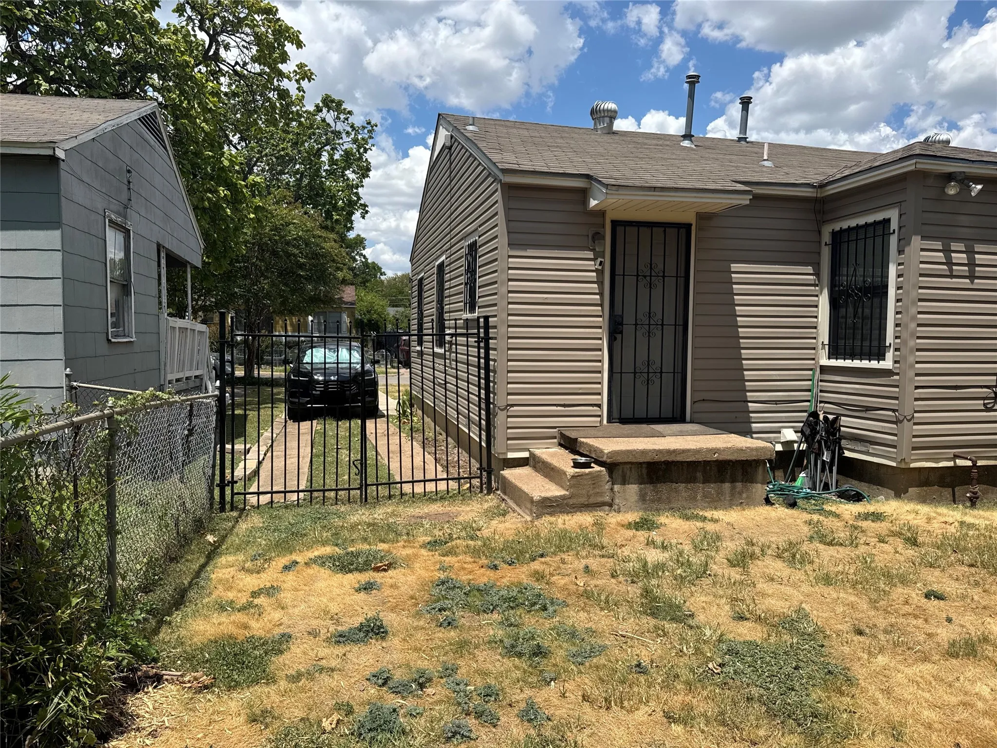 Single Family Residence For Rent in Dallas County , 2454 Lea Crest Drive, Dallas, Texas 75216, 3 Bedroom, 1 Bathroom, Garage spaces, 980 Sqft, built in 1949, mls#21355055, Real Estate Agent in Dallas, Homes For Rent in Dallas county, Homes For Rent in Dallas, Realtor in Dallas Texas, Real Estate Brokerage Independent Realty Texas, Luminita Cordes Realtor