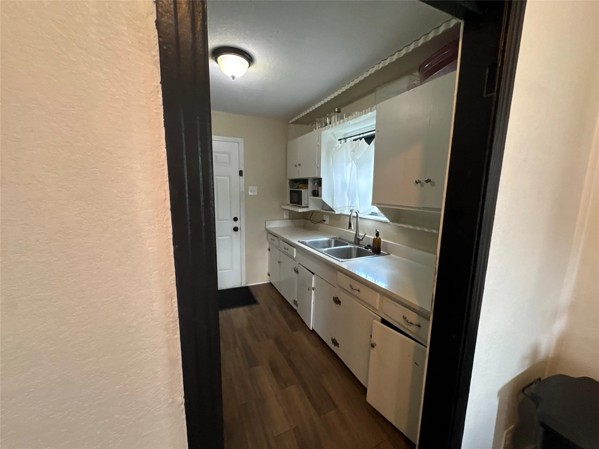 Single Family Residence For Rent in Dallas County , 2454 Lea Crest Drive, Dallas, Texas 75216, 3 Bedroom, 1 Bathroom, Garage spaces, 980 Sqft, built in 1949, mls#21355055, Real Estate Agent in Dallas, Homes For Rent in Dallas county, Homes For Rent in Dallas, Realtor in Dallas Texas, Real Estate Brokerage Independent Realty Texas, Luminita Cordes Realtor