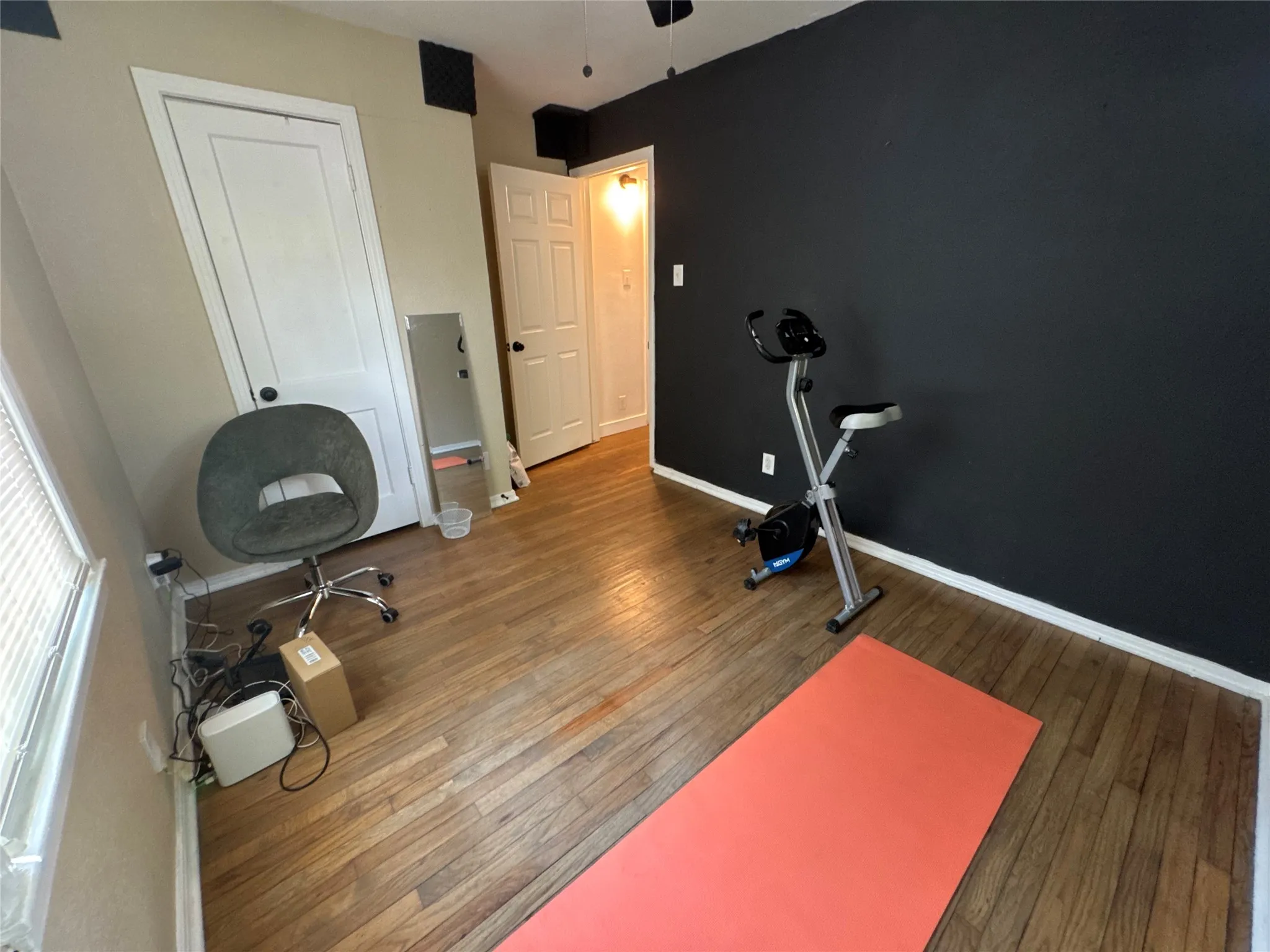 Single Family Residence For Rent in Dallas County , 2454 Lea Crest Drive, Dallas, Texas 75216, 3 Bedroom, 1 Bathroom, Garage spaces, 980 Sqft, built in 1949, mls#21355055, Real Estate Agent in Dallas, Homes For Rent in Dallas county, Homes For Rent in Dallas, Realtor in Dallas Texas, Real Estate Brokerage Independent Realty Texas, Luminita Cordes Realtor