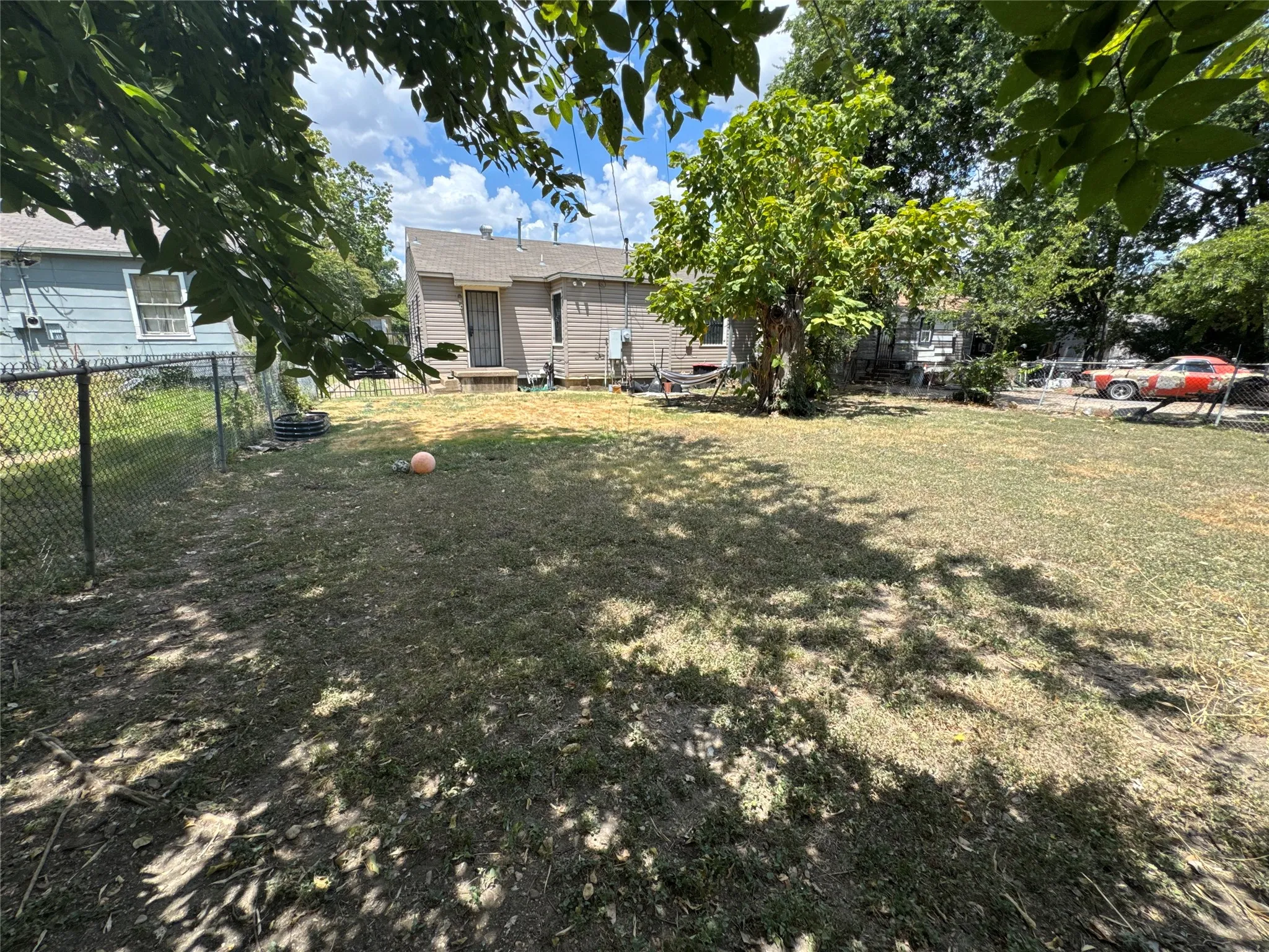 Single Family Residence For Rent in Dallas County , 2454 Lea Crest Drive, Dallas, Texas 75216, 3 Bedroom, 1 Bathroom, Garage spaces, 980 Sqft, built in 1949, mls#21355055, Real Estate Agent in Dallas, Homes For Rent in Dallas county, Homes For Rent in Dallas, Realtor in Dallas Texas, Real Estate Brokerage Independent Realty Texas, Luminita Cordes Realtor