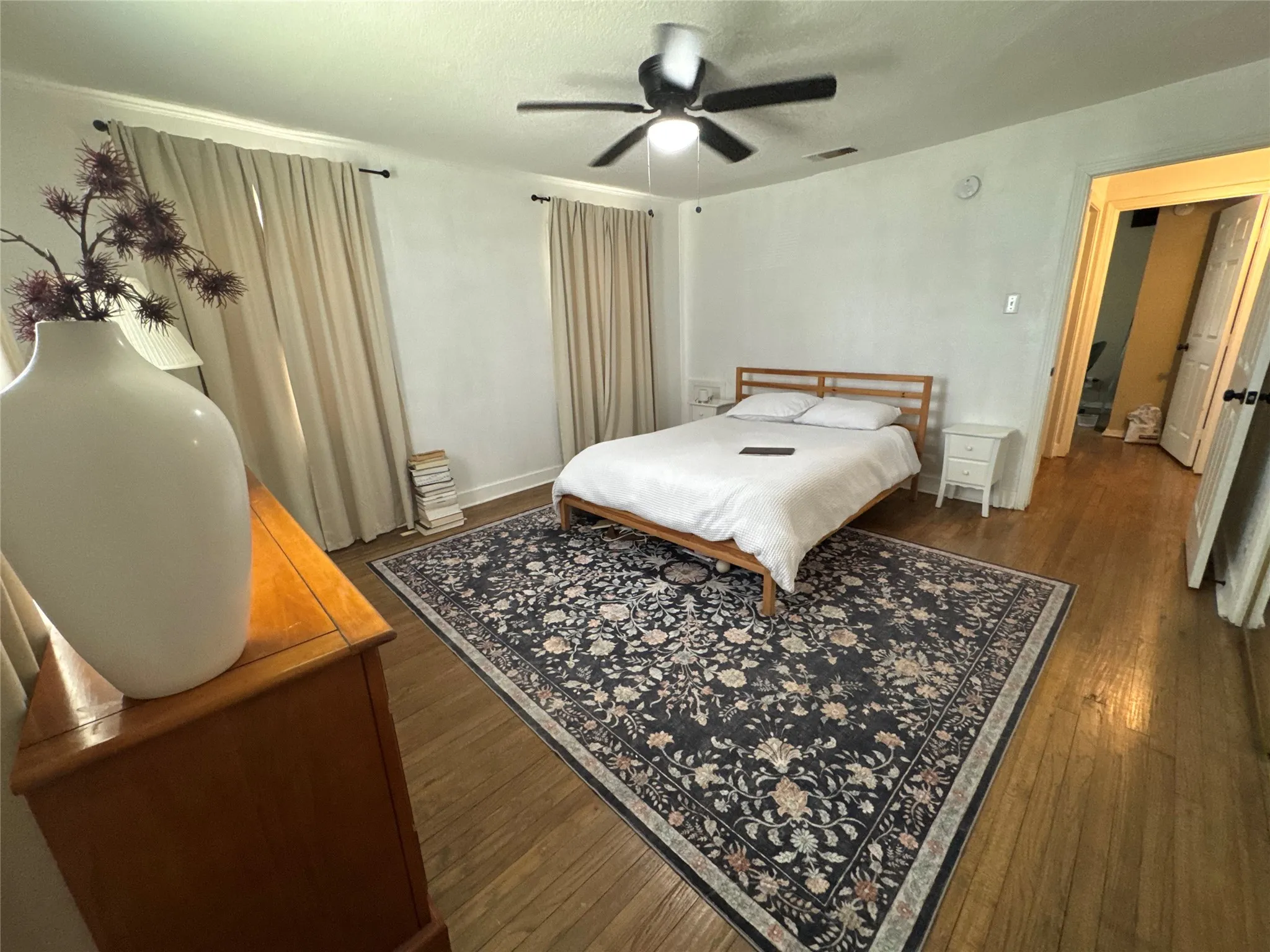 Single Family Residence For Rent in Dallas County , 2454 Lea Crest Drive, Dallas, Texas 75216, 3 Bedroom, 1 Bathroom, Garage spaces, 980 Sqft, built in 1949, mls#21355055, Real Estate Agent in Dallas, Homes For Rent in Dallas county, Homes For Rent in Dallas, Realtor in Dallas Texas, Real Estate Brokerage Independent Realty Texas, Luminita Cordes Realtor