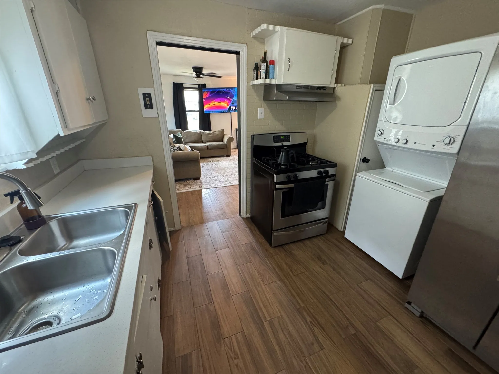 Single Family Residence For Rent in Dallas County , 2454 Lea Crest Drive, Dallas, Texas 75216, 3 Bedroom, 1 Bathroom, Garage spaces, 980 Sqft, built in 1949, mls#21355055, Real Estate Agent in Dallas, Homes For Rent in Dallas county, Homes For Rent in Dallas, Realtor in Dallas Texas, Real Estate Brokerage Independent Realty Texas, Luminita Cordes Realtor