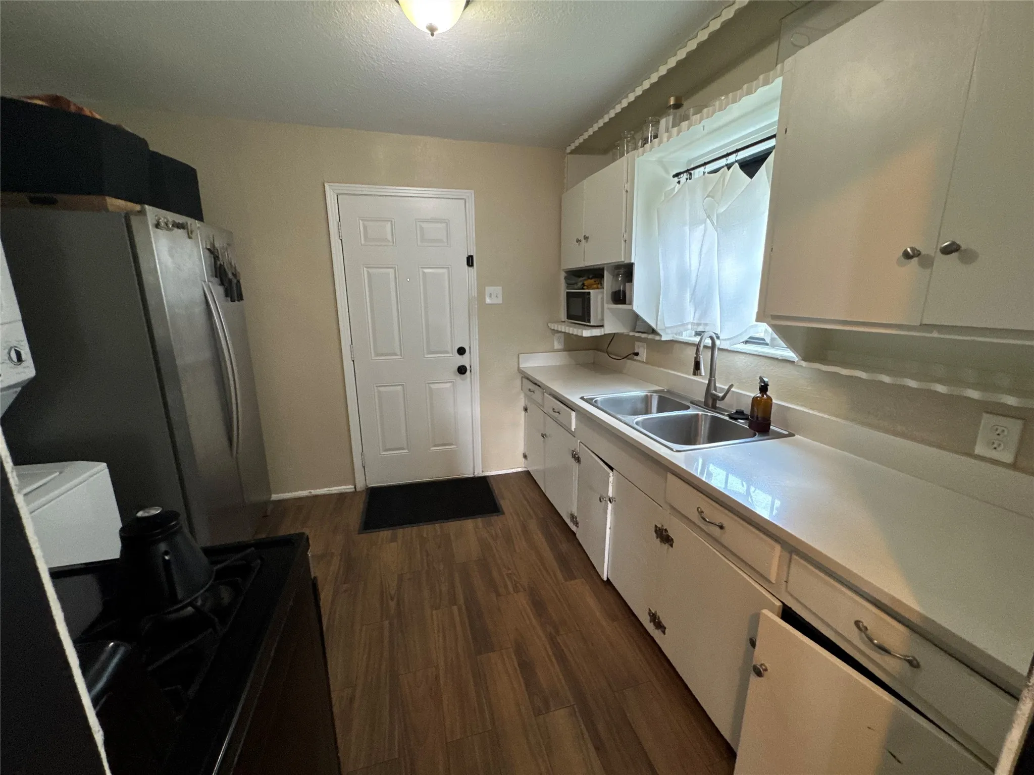 Single Family Residence For Rent in Dallas County , 2454 Lea Crest Drive, Dallas, Texas 75216, 3 Bedroom, 1 Bathroom, Garage spaces, 980 Sqft, built in 1949, mls#21355055, Real Estate Agent in Dallas, Homes For Rent in Dallas county, Homes For Rent in Dallas, Realtor in Dallas Texas, Real Estate Brokerage Independent Realty Texas, Luminita Cordes Realtor