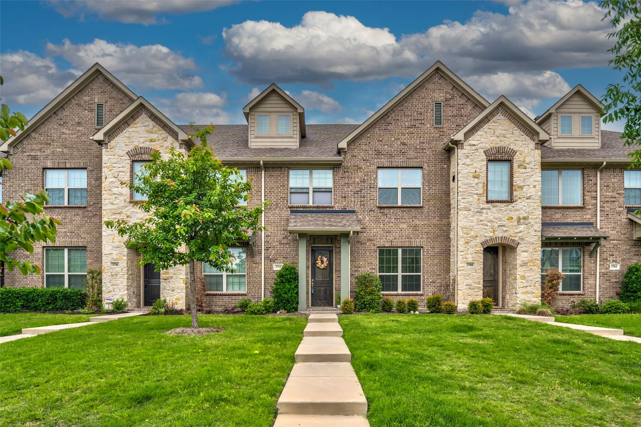 Townhouse For Rent in Collin County , 3712 Lantern Lane, Mc Kinney, Texas 75070, 2 Bedroom, 3 Bathroom, 2 Garage spaces, 1,527 Sqft, built in 2017, mls#21348661, Real Estate Agent in Mc Kinney, Homes For Rent in Collin county, Homes For Rent in Mc Kinney, Realtor in Mc Kinney Texas, Real Estate Brokerage Independent Realty Texas, Luminita Cordes Realtor