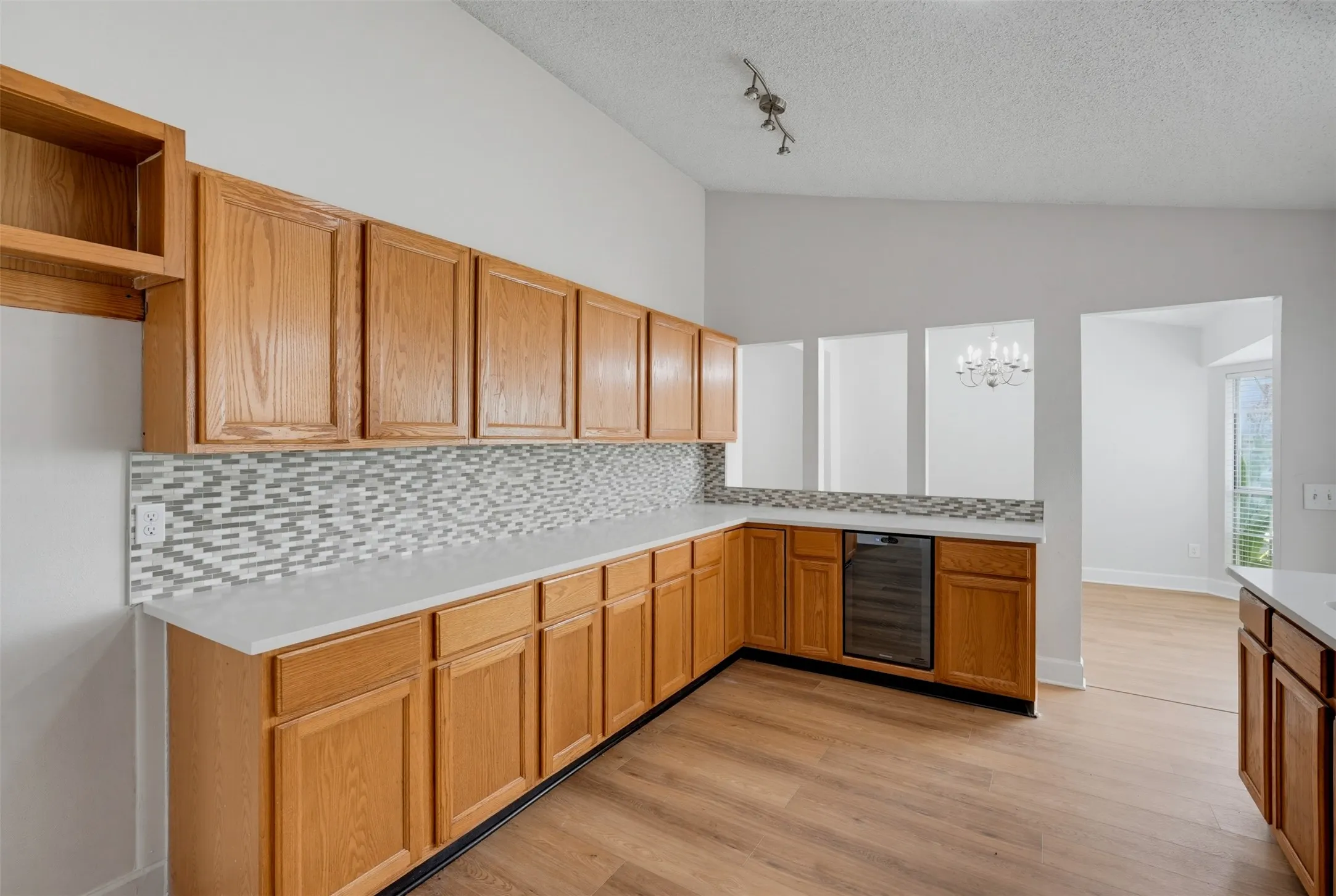 Single Family Residence For Sale in Dallas County , 404 Spencer Circle, Grand Prairie, Texas 75052, 3 Bedroom, 2 Bathroom, 2 Garage spaces, 1,612 Sqft, built in 1986, mls#21355074, Real Estate Agent in Grand Prairie, Homes For Sale in Dallas county, Homes For Sale in Grand Prairie, Realtor in Grand Prairie Texas, Real Estate Brokerage Independent Realty Texas, Luminita Cordes Realtor