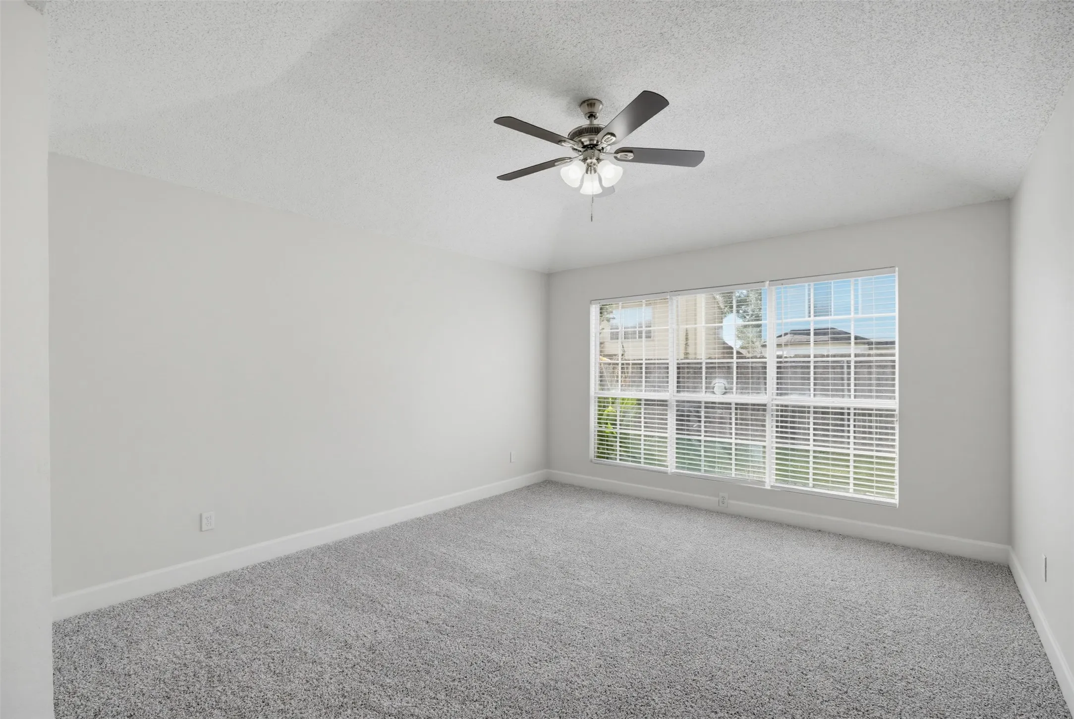 Single Family Residence For Sale in Dallas County , 404 Spencer Circle, Grand Prairie, Texas 75052, 3 Bedroom, 2 Bathroom, 2 Garage spaces, 1,612 Sqft, built in 1986, mls#21355074, Real Estate Agent in Grand Prairie, Homes For Sale in Dallas county, Homes For Sale in Grand Prairie, Realtor in Grand Prairie Texas, Real Estate Brokerage Independent Realty Texas, Luminita Cordes Realtor