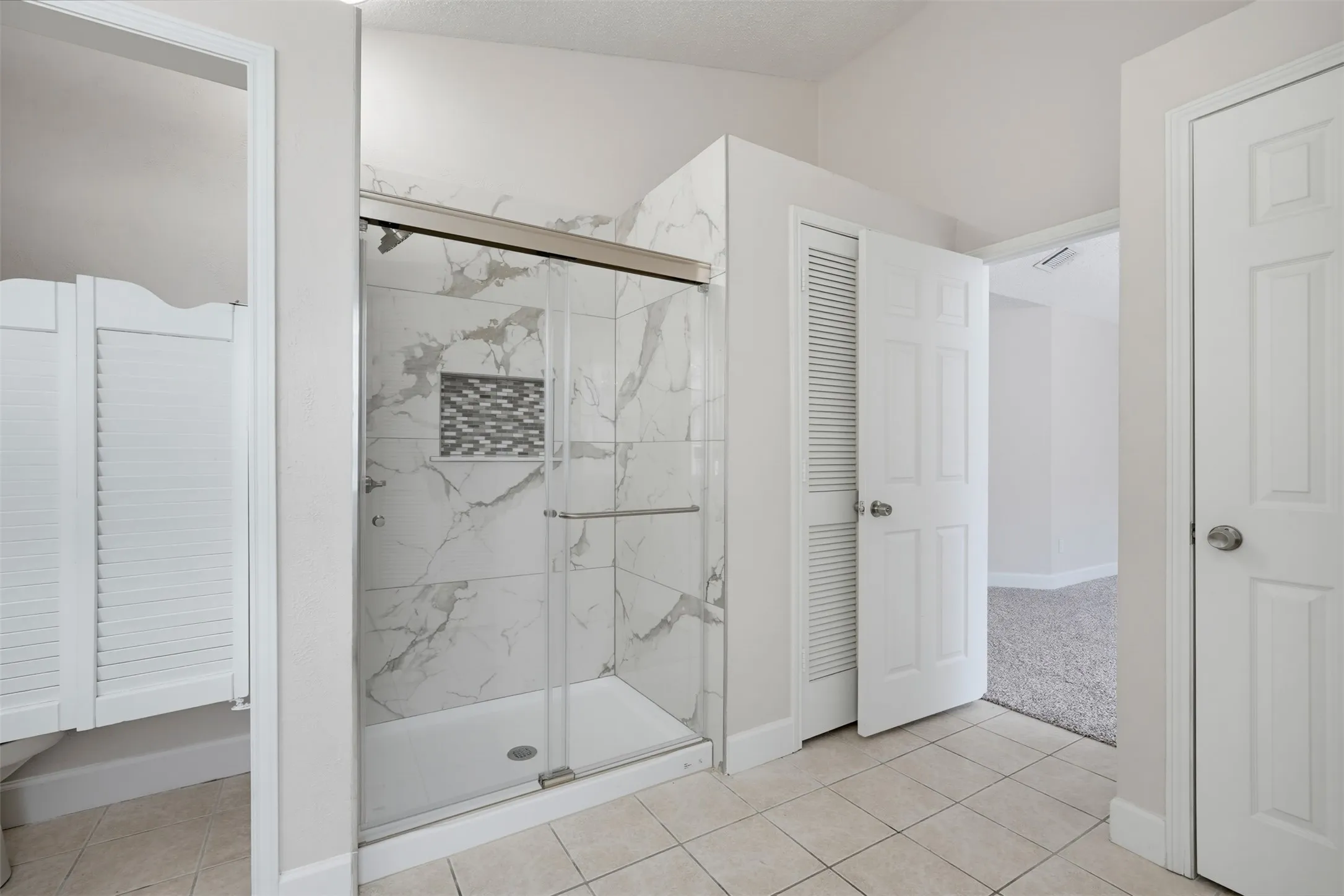 Single Family Residence For Sale in Dallas County , 404 Spencer Circle, Grand Prairie, Texas 75052, 3 Bedroom, 2 Bathroom, 2 Garage spaces, 1,612 Sqft, built in 1986, mls#21355074, Real Estate Agent in Grand Prairie, Homes For Sale in Dallas county, Homes For Sale in Grand Prairie, Realtor in Grand Prairie Texas, Real Estate Brokerage Independent Realty Texas, Luminita Cordes Realtor