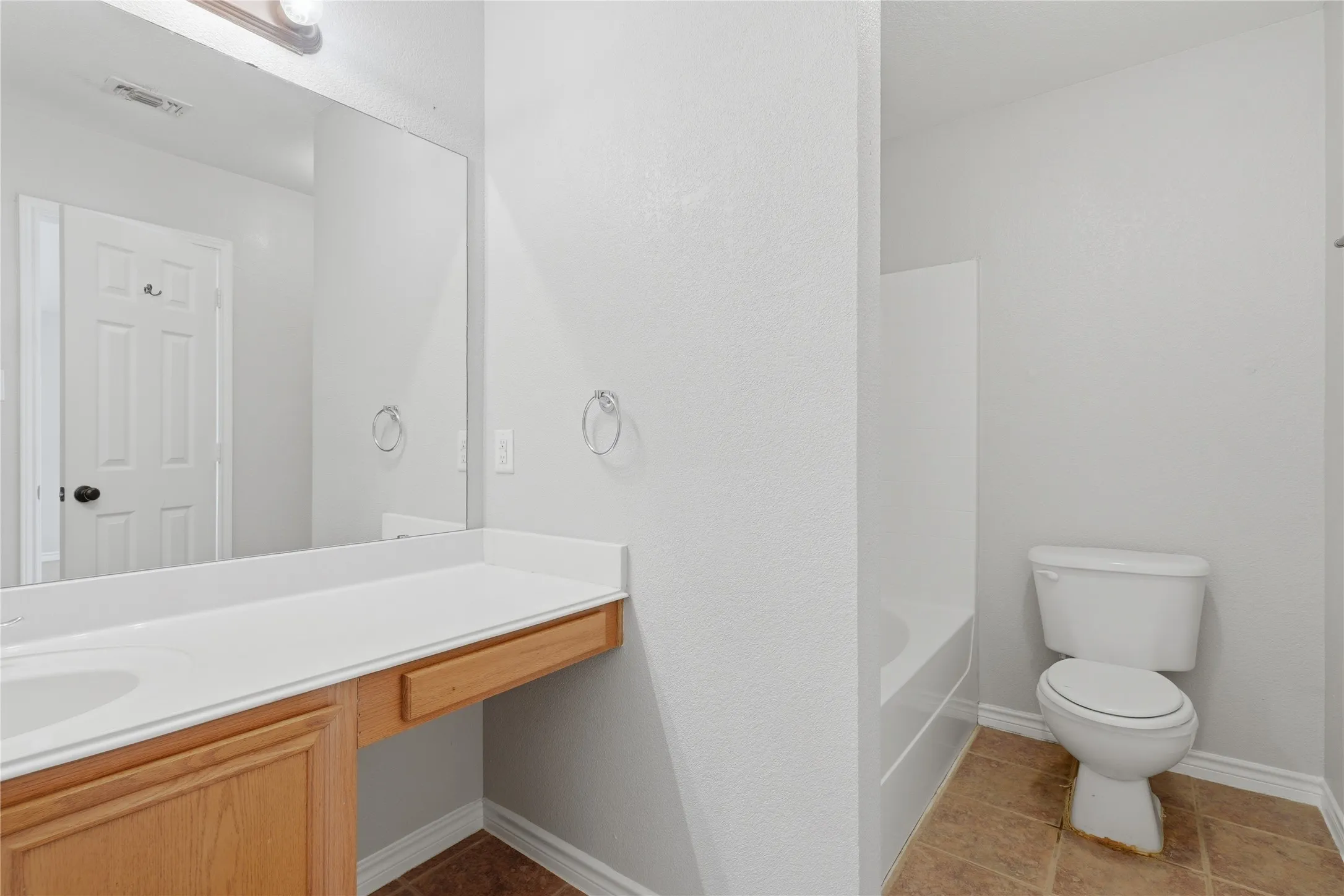 Single Family Residence For Rent in Tarrant County , 13021 Evergreen Drive, Fort Worth, Texas 76244, 3 Bedroom, 2 Bathroom, 2 Garage spaces, 1,321 Sqft, built in 2003, mls#21355084, Real Estate Agent in Fort Worth, Homes For Rent in Tarrant county, Homes For Rent in Fort Worth, Realtor in Fort Worth Texas, Real Estate Brokerage Independent Realty Texas, Luminita Cordes Realtor