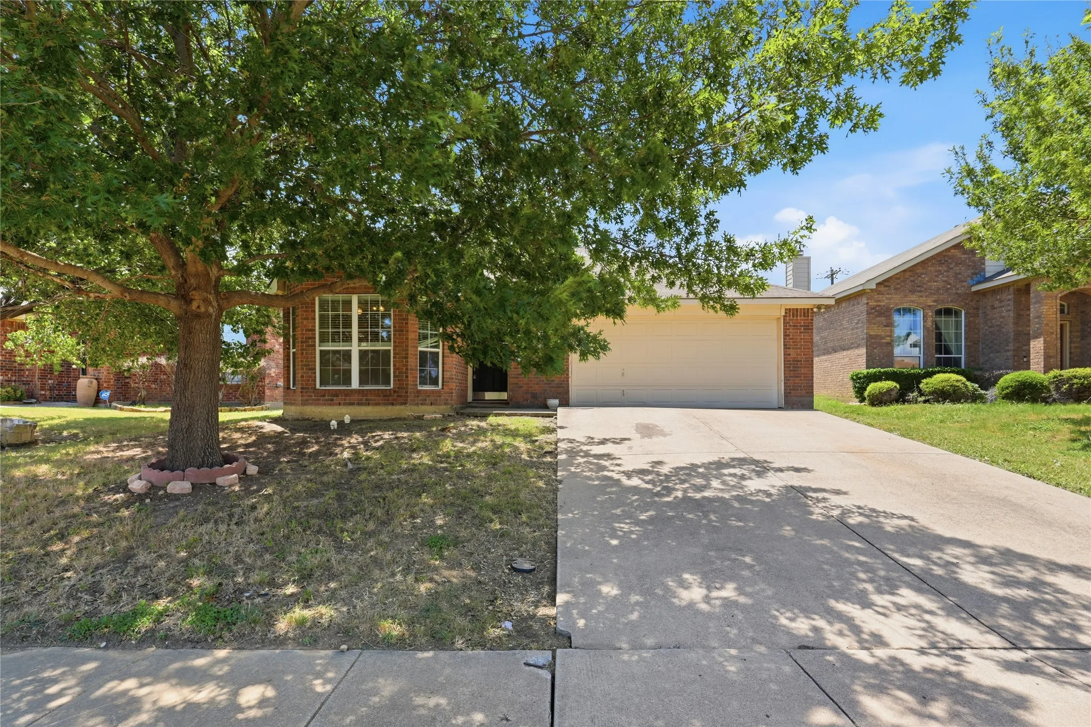 Single Family Residence For Rent in Tarrant County , 13021 Evergreen Drive, Fort Worth, Texas 76244, 3 Bedroom, 2 Bathroom, 2 Garage spaces, 1,321 Sqft, built in 2003, mls#21355084, Real Estate Agent in Fort Worth, Homes For Rent in Tarrant county, Homes For Rent in Fort Worth, Realtor in Fort Worth Texas, Real Estate Brokerage Independent Realty Texas, Luminita Cordes Realtor