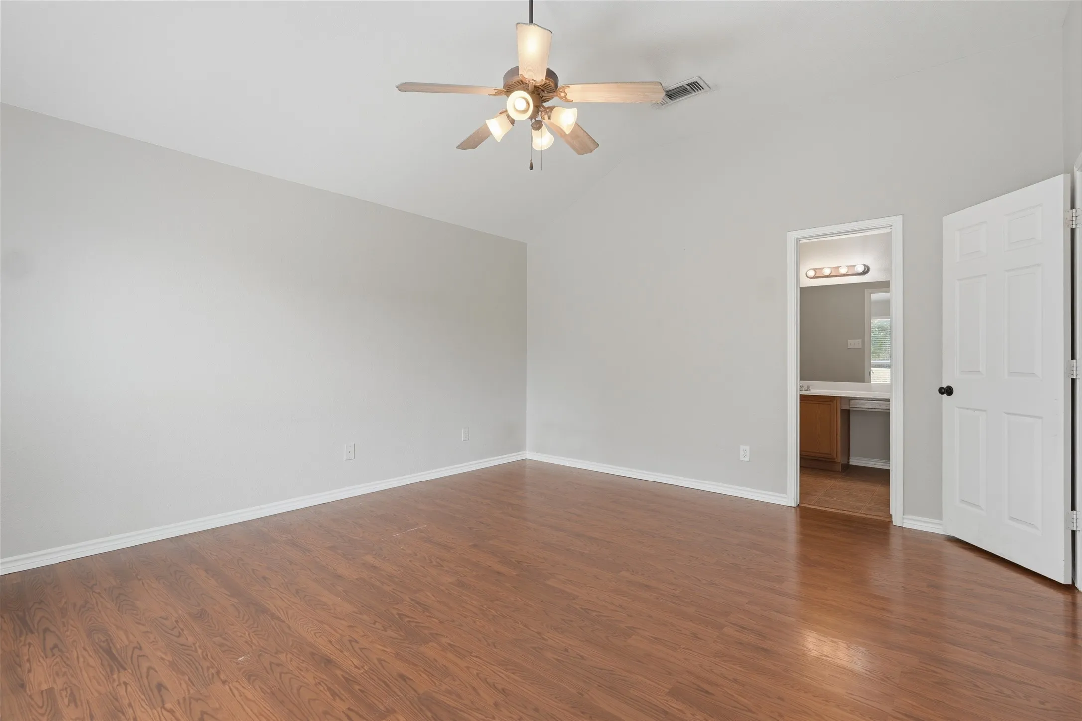 Single Family Residence For Rent in Tarrant County , 13021 Evergreen Drive, Fort Worth, Texas 76244, 3 Bedroom, 2 Bathroom, 2 Garage spaces, 1,321 Sqft, built in 2003, mls#21355084, Real Estate Agent in Fort Worth, Homes For Rent in Tarrant county, Homes For Rent in Fort Worth, Realtor in Fort Worth Texas, Real Estate Brokerage Independent Realty Texas, Luminita Cordes Realtor